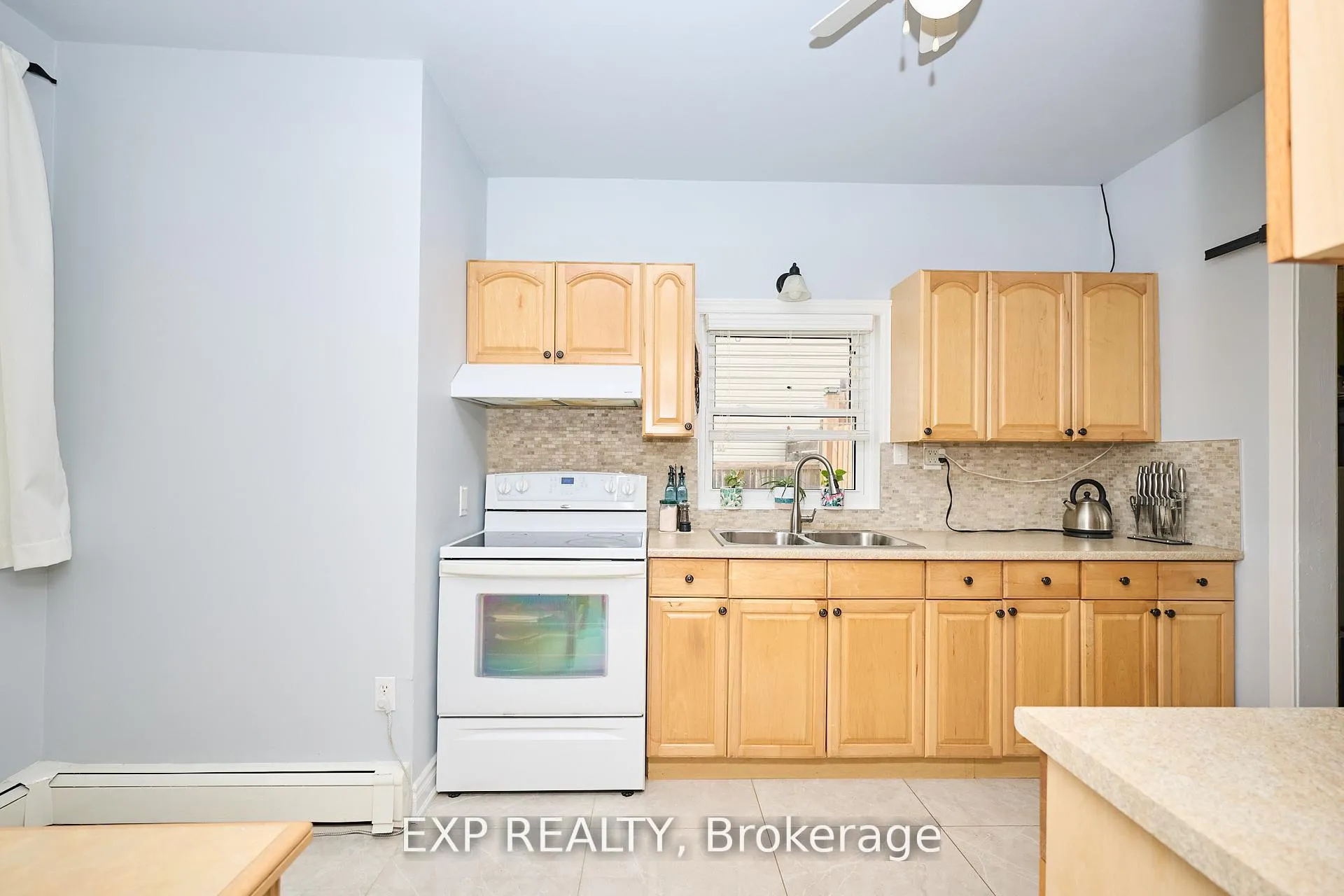 Photo 15 of 31 Woodrow Street, St. Catharines, Secord Woods — HOMEH