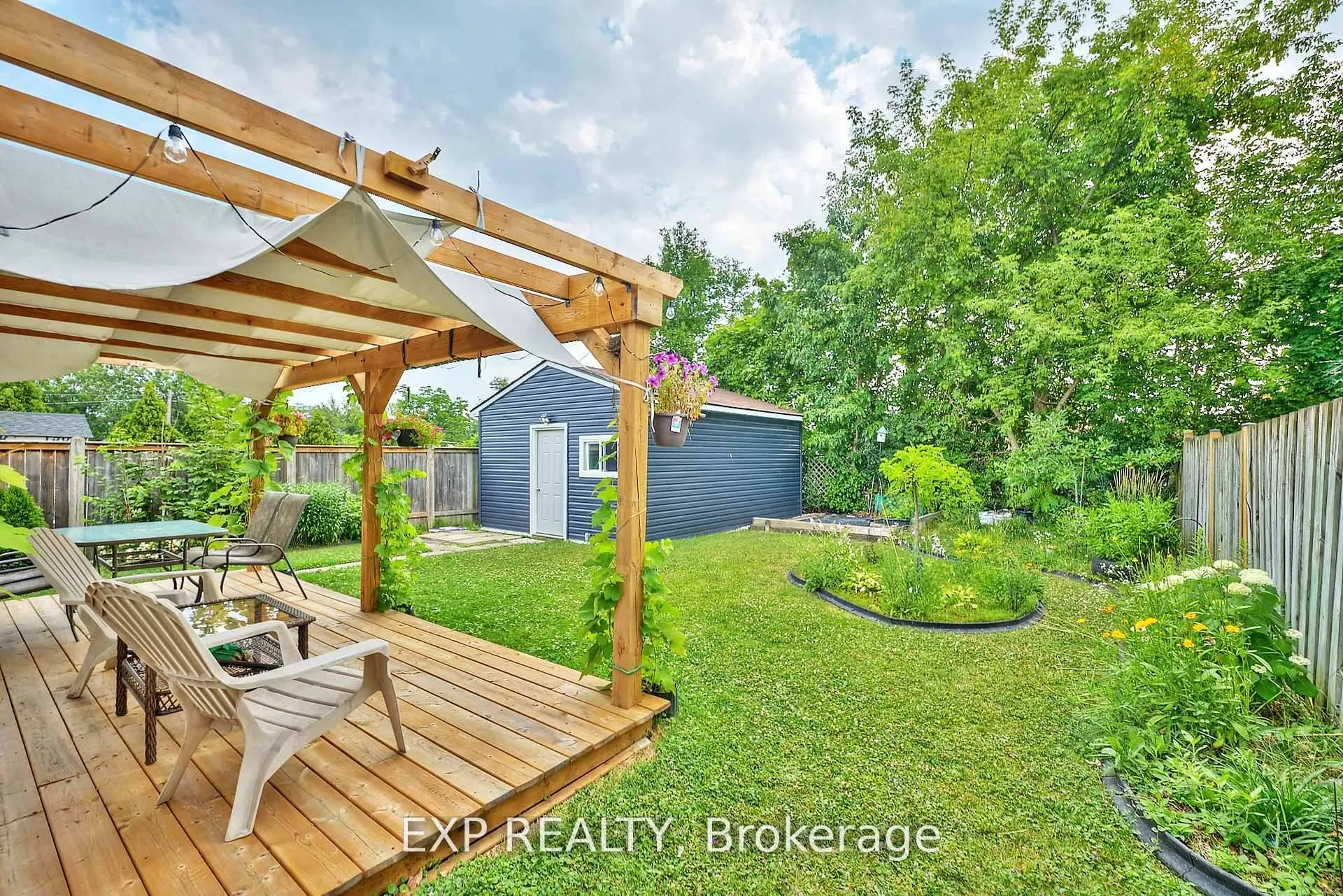 Photo 23 of 31 Woodrow Street, St. Catharines, Secord Woods — HOMEH