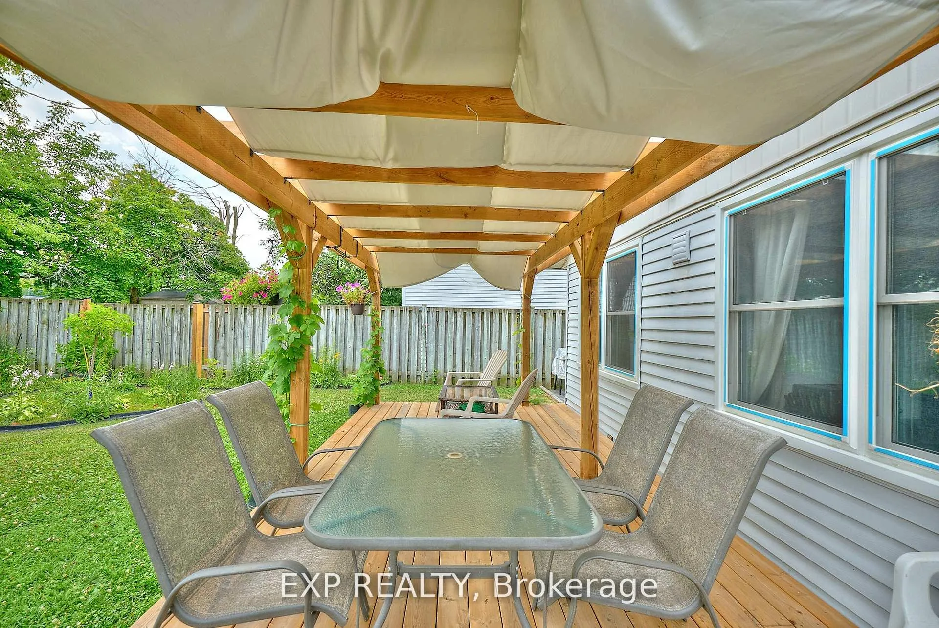 Photo 24 of 31 Woodrow Street, St. Catharines, Secord Woods — HOMEH