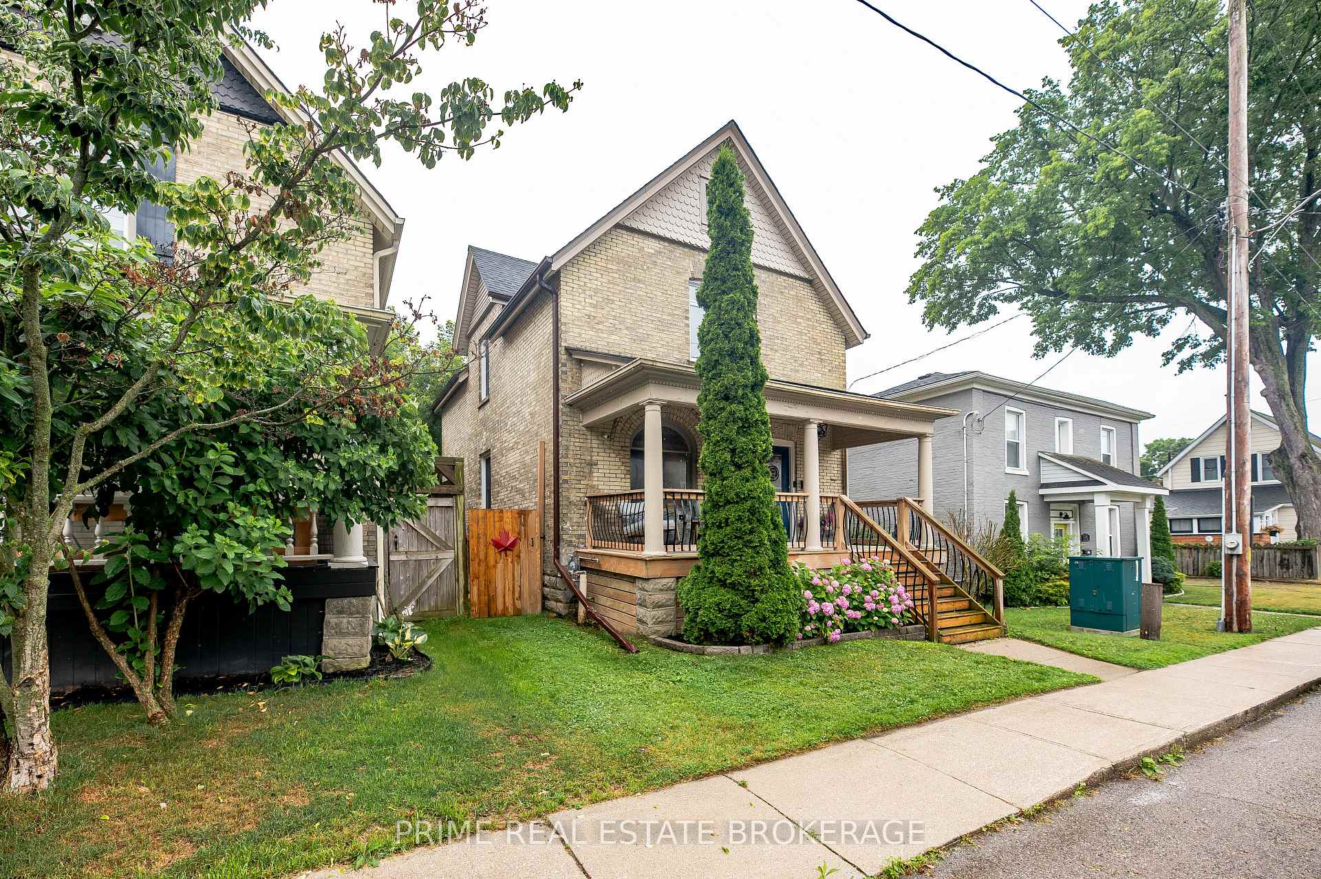 Photo 2 of 18 Victoria Street, St. Thomas — HOMEH