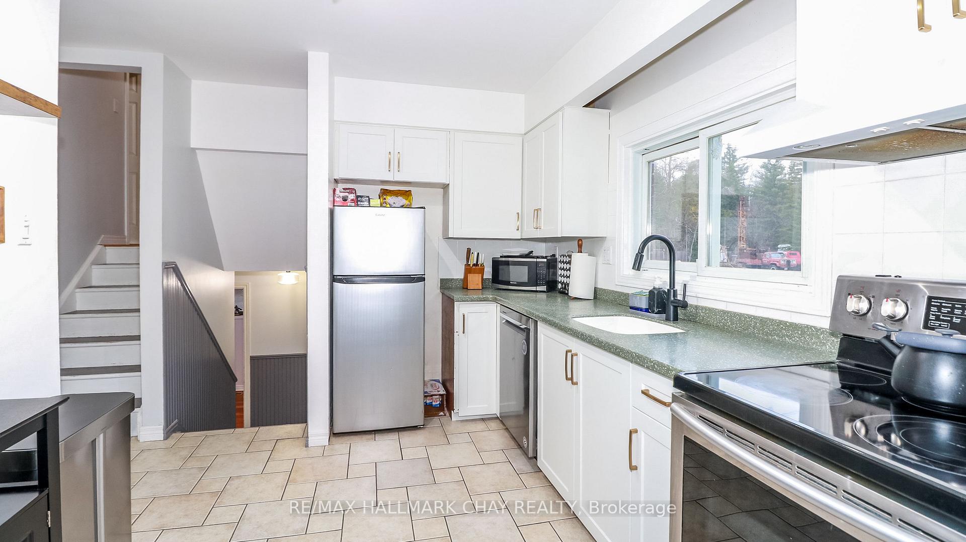 Photo 5 of 1587 Gill Road, Springwater, Rural Springwater — HOMEH