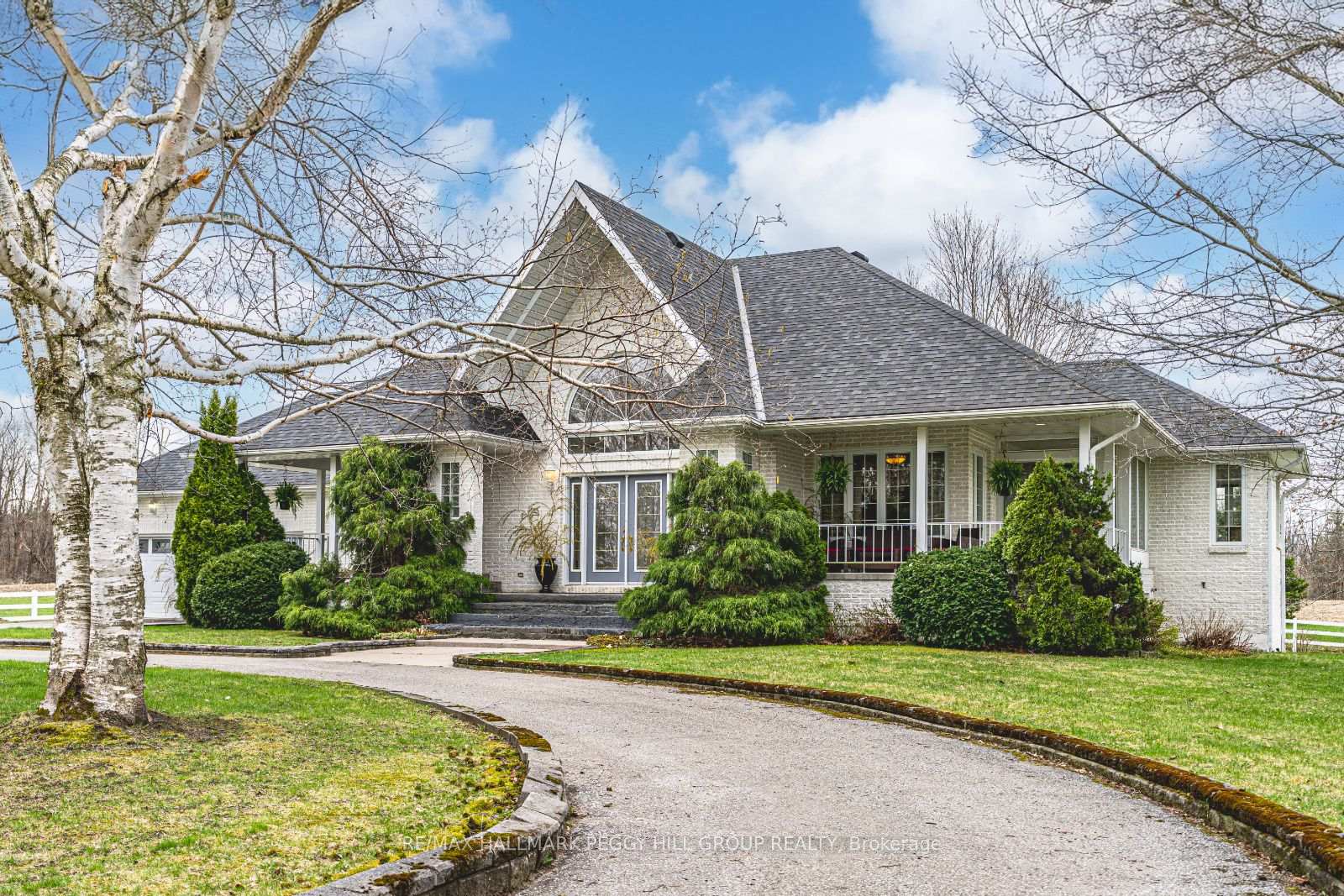 Front of 1331 Flos Road 3 E