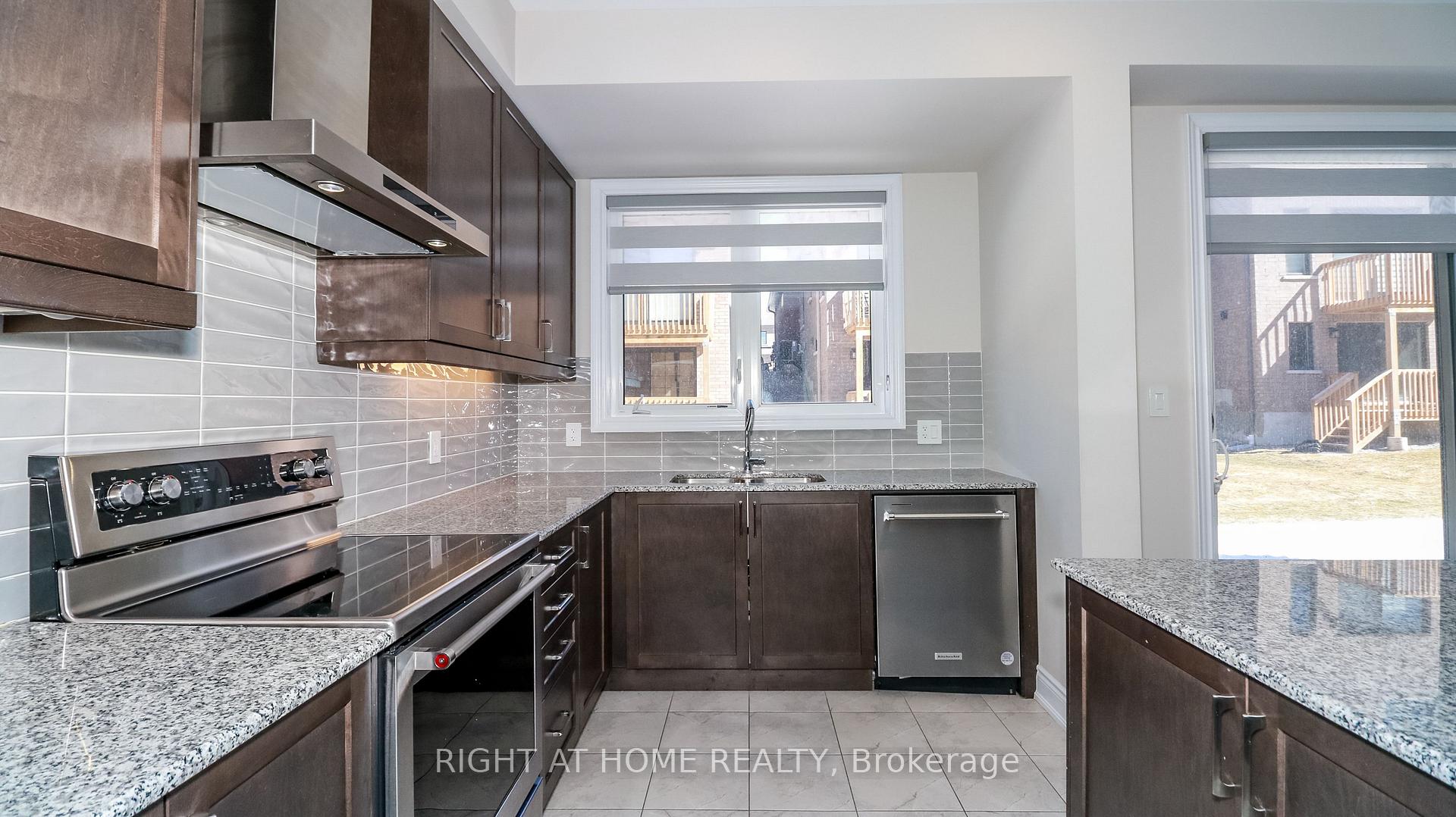 Photo 13 of 17 Periwinkle Road, Springwater, Midhurst — HOMEH