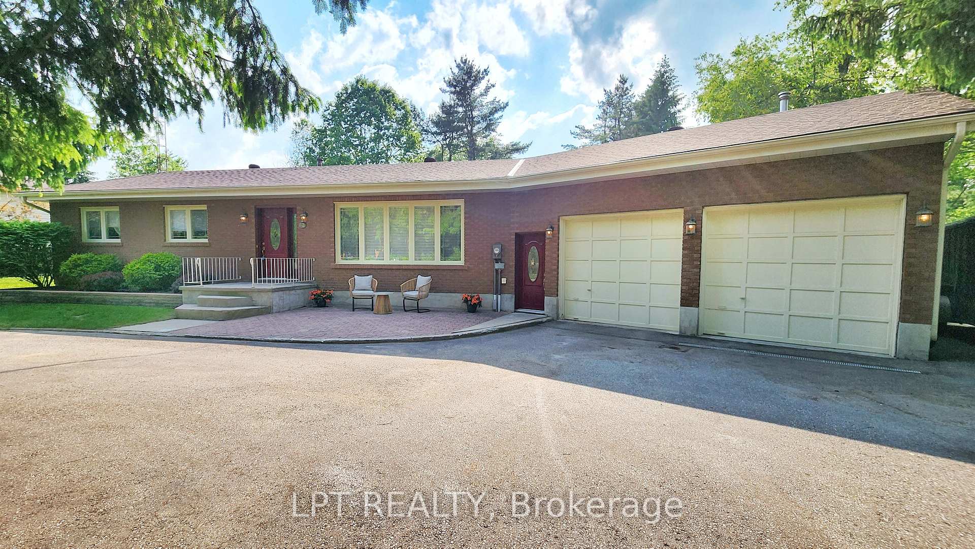 Photo 1 of 32 Luella Boulevard, Springwater, Anten Mills — HOMEH