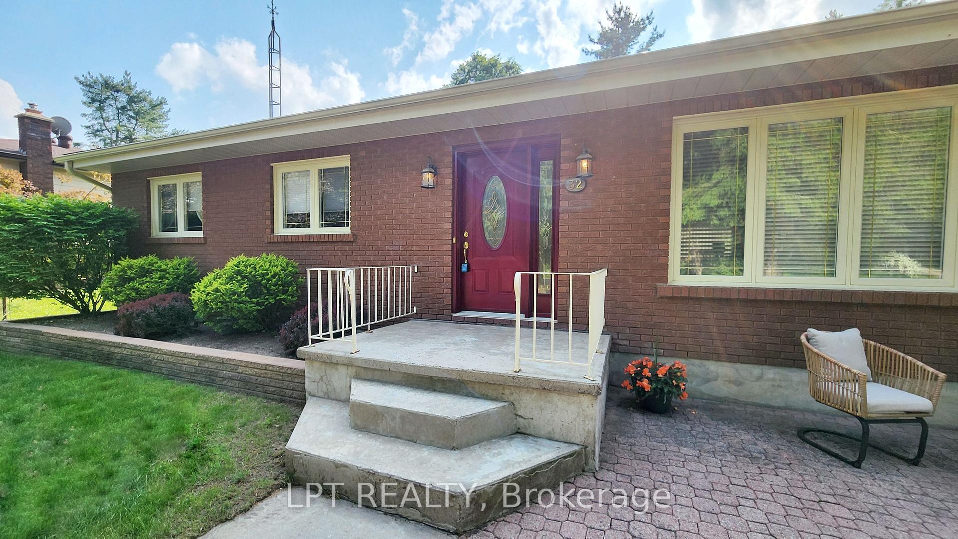 Photo 2 of 32 Luella Boulevard, Springwater, Anten Mills — HOMEH