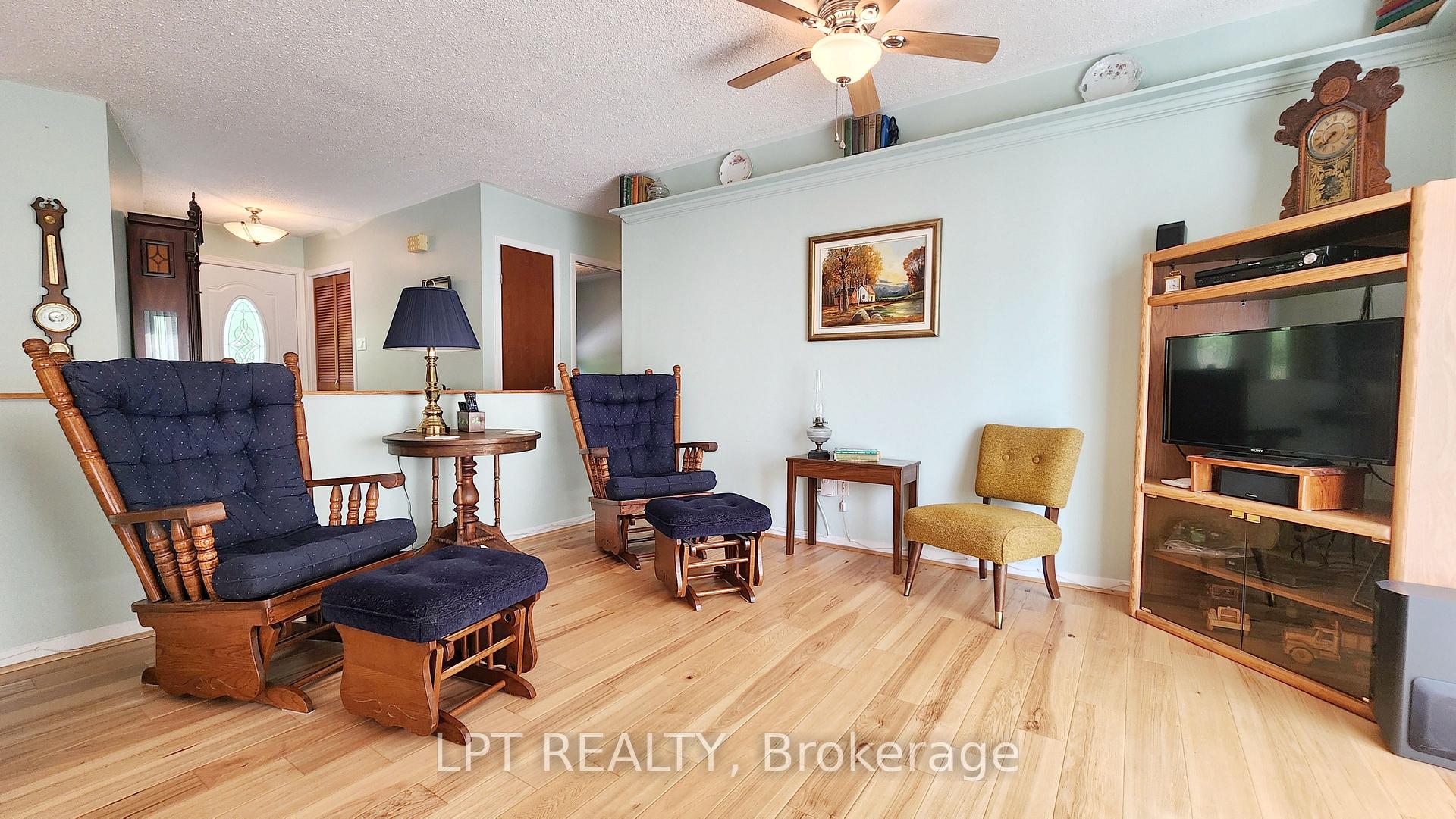 Photo 7 of 32 Luella Boulevard, Springwater, Anten Mills — HOMEH