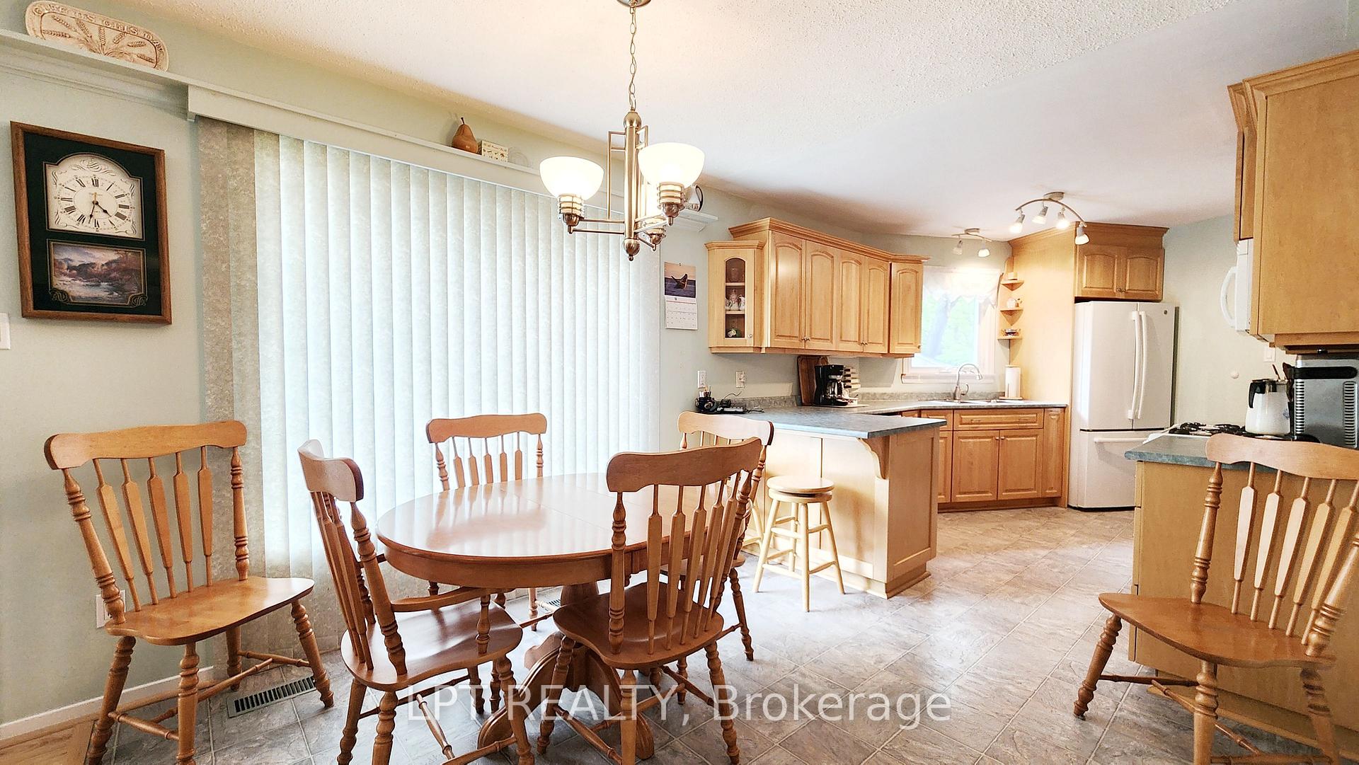 Photo 8 of 32 Luella Boulevard, Springwater, Anten Mills — HOMEH