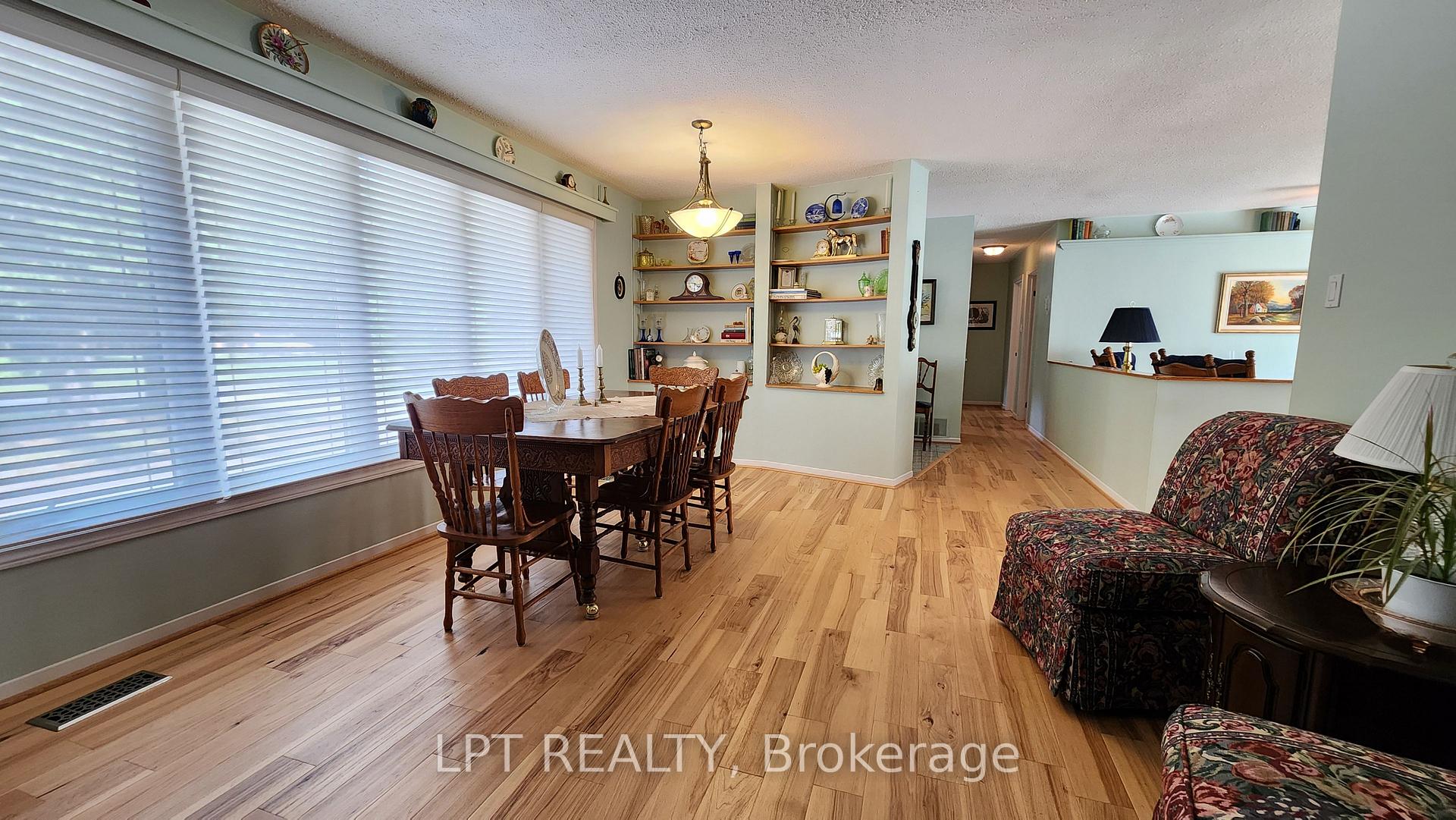 Photo 9 of 32 Luella Boulevard, Springwater, Anten Mills — HOMEH