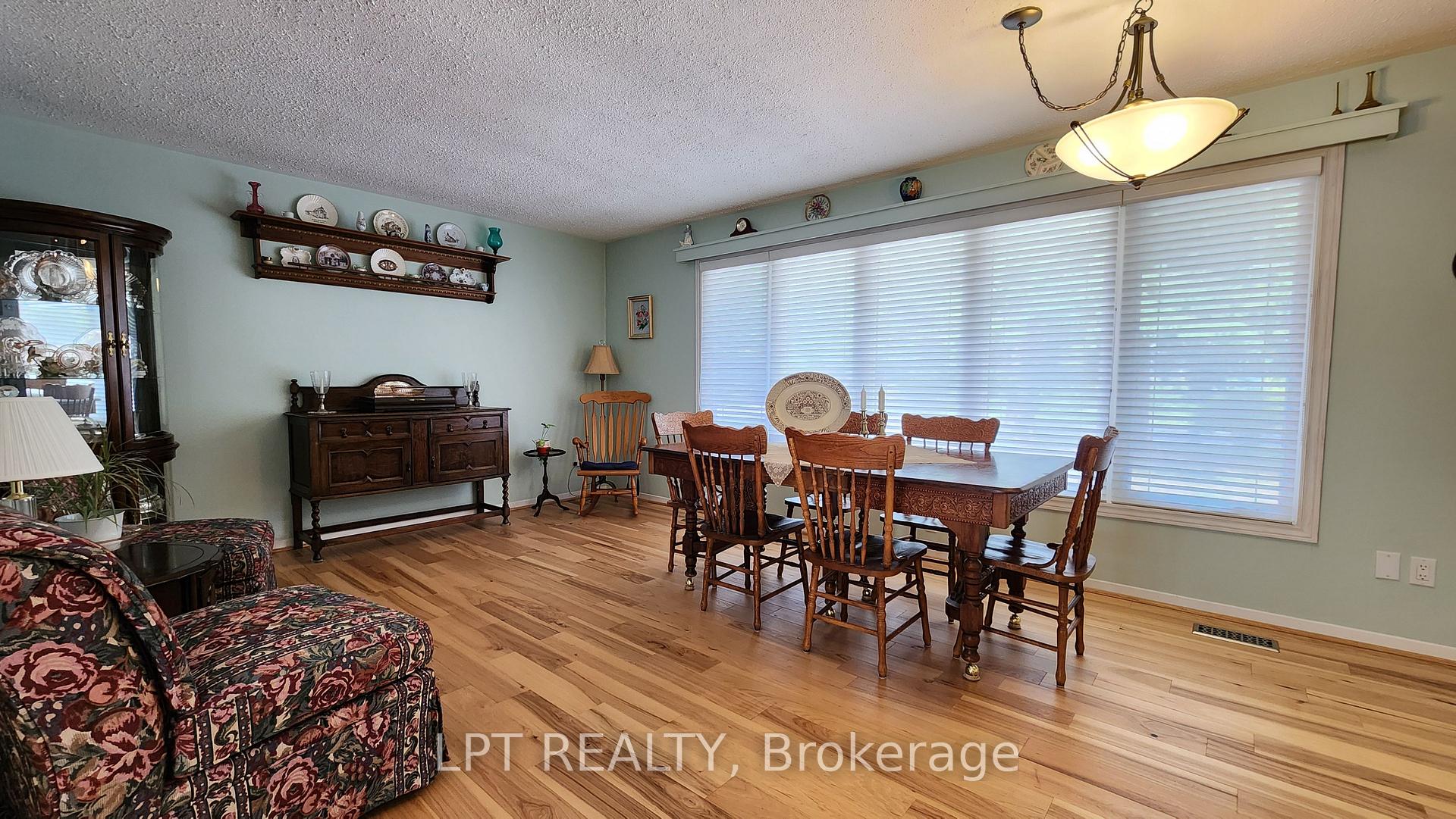Photo 10 of 32 Luella Boulevard, Springwater, Anten Mills — HOMEH