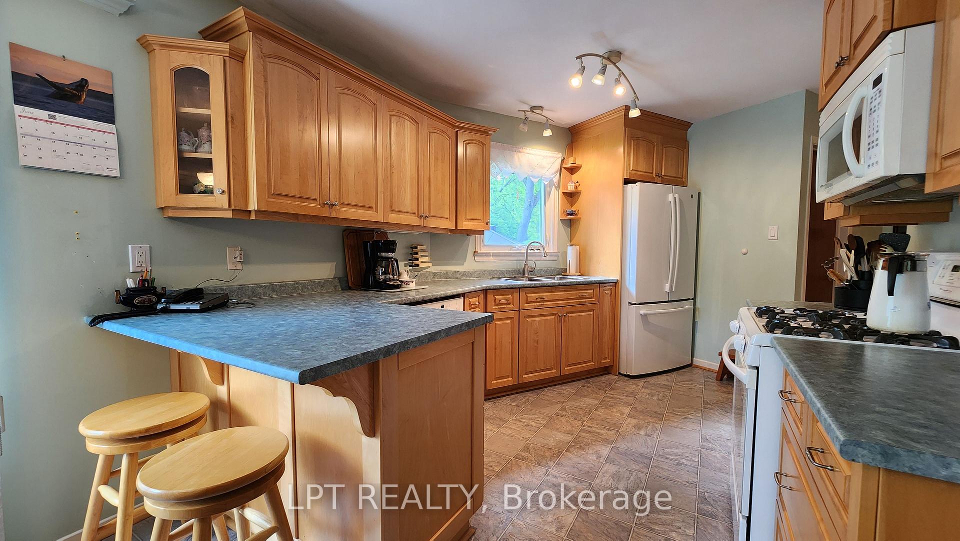 Photo 11 of 32 Luella Boulevard, Springwater, Anten Mills — HOMEH