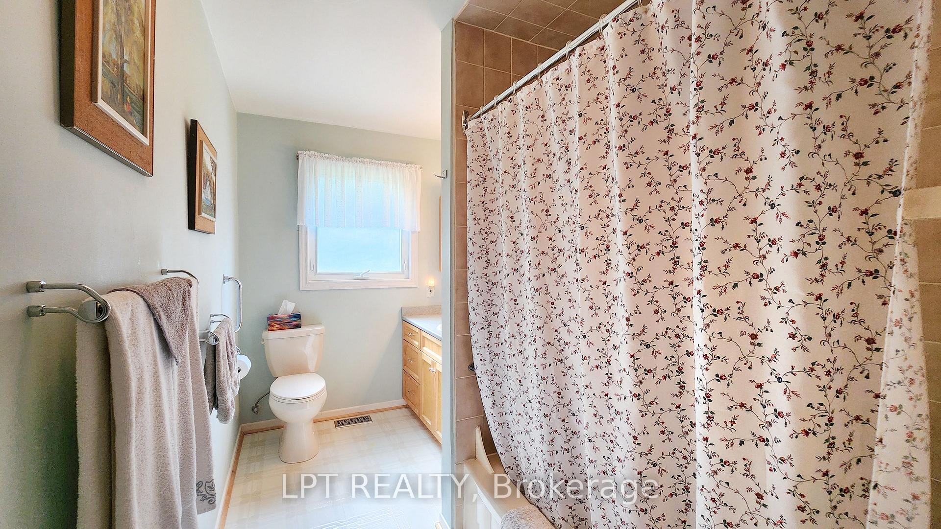 Photo 12 of 32 Luella Boulevard, Springwater, Anten Mills — HOMEH