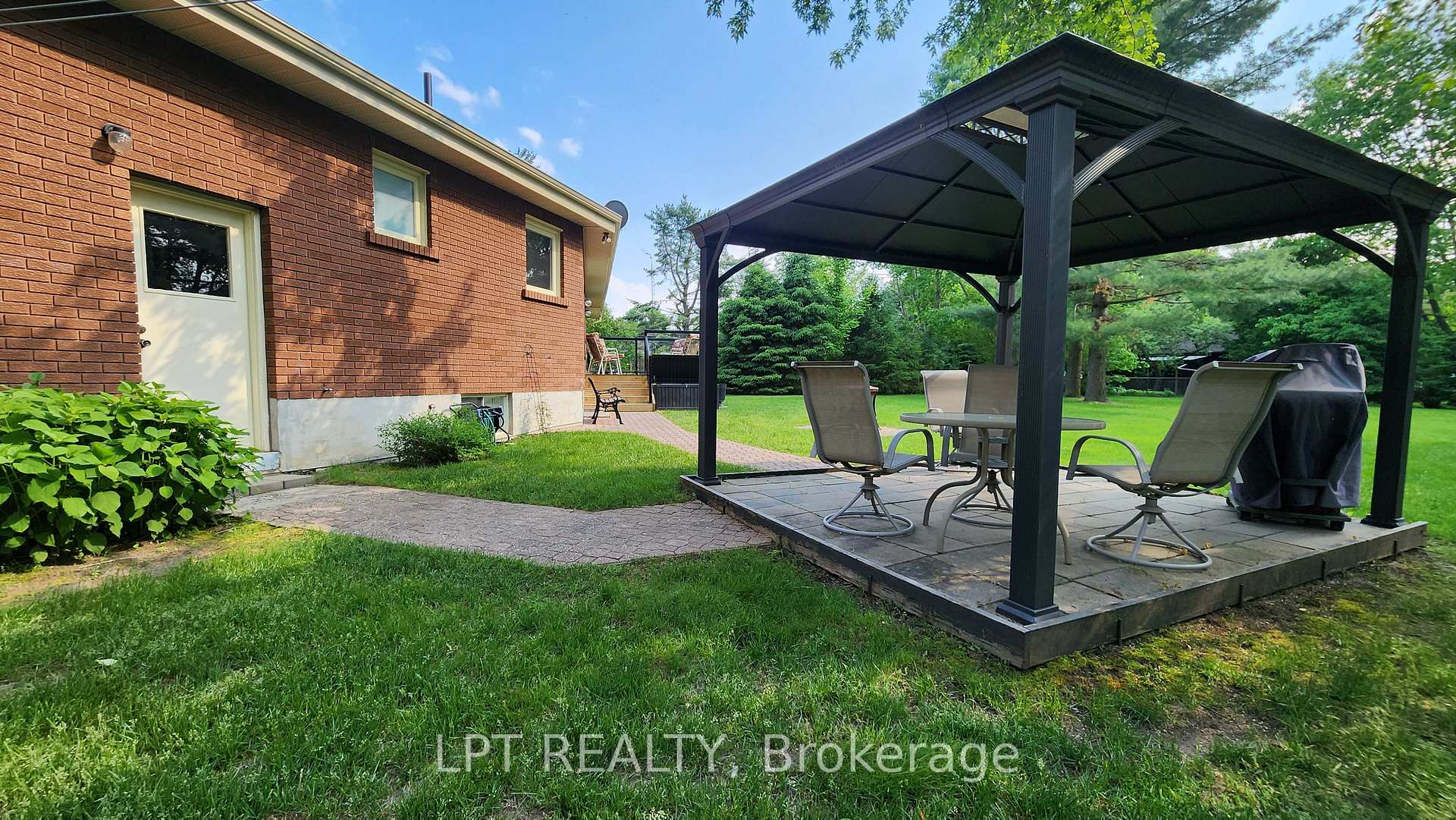 Photo 31 of 32 Luella Boulevard, Springwater, Anten Mills — HOMEH