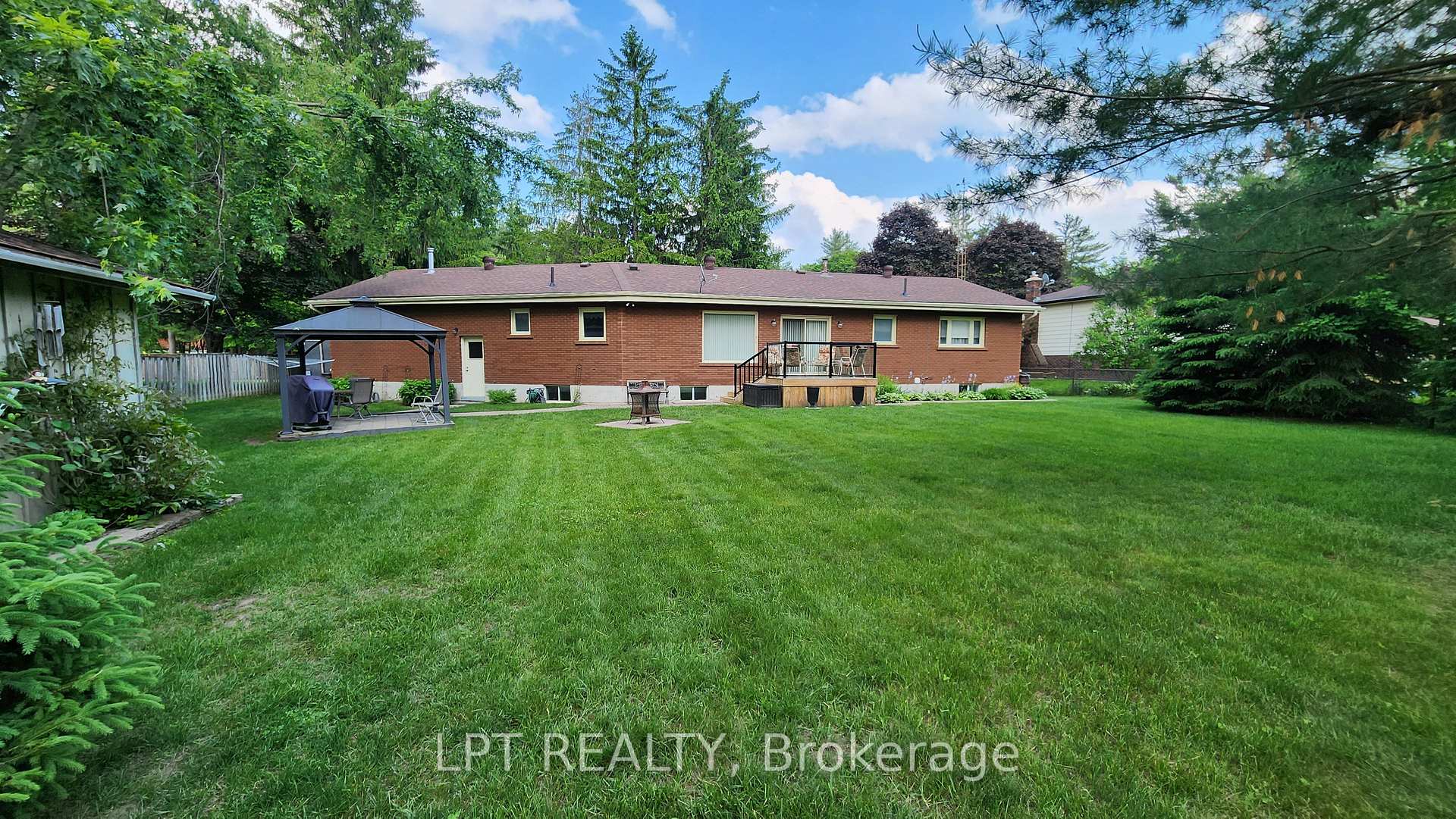 Photo 33 of 32 Luella Boulevard, Springwater, Anten Mills — HOMEH