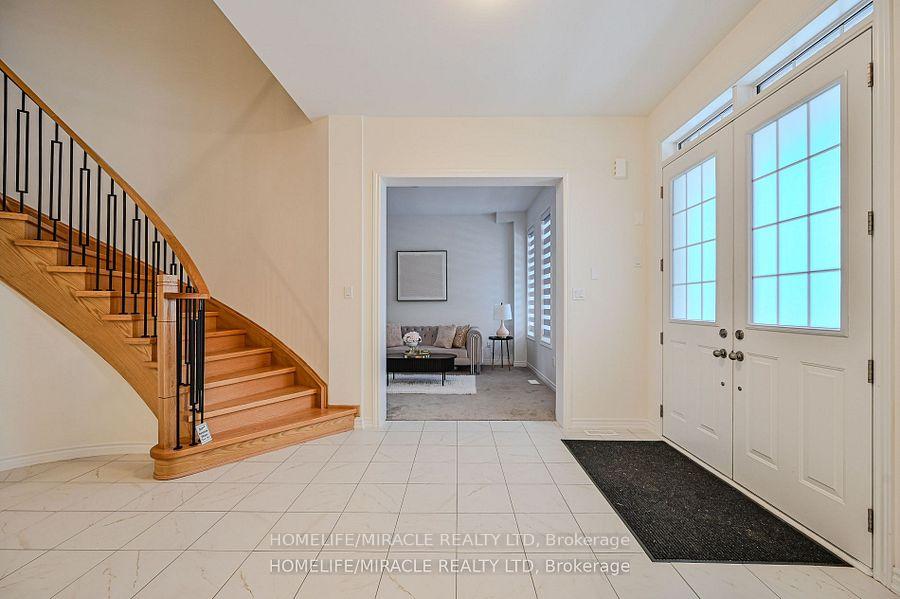 Photo 2 of 15 Sanford Circle, Springwater, Minesing — HOMEH