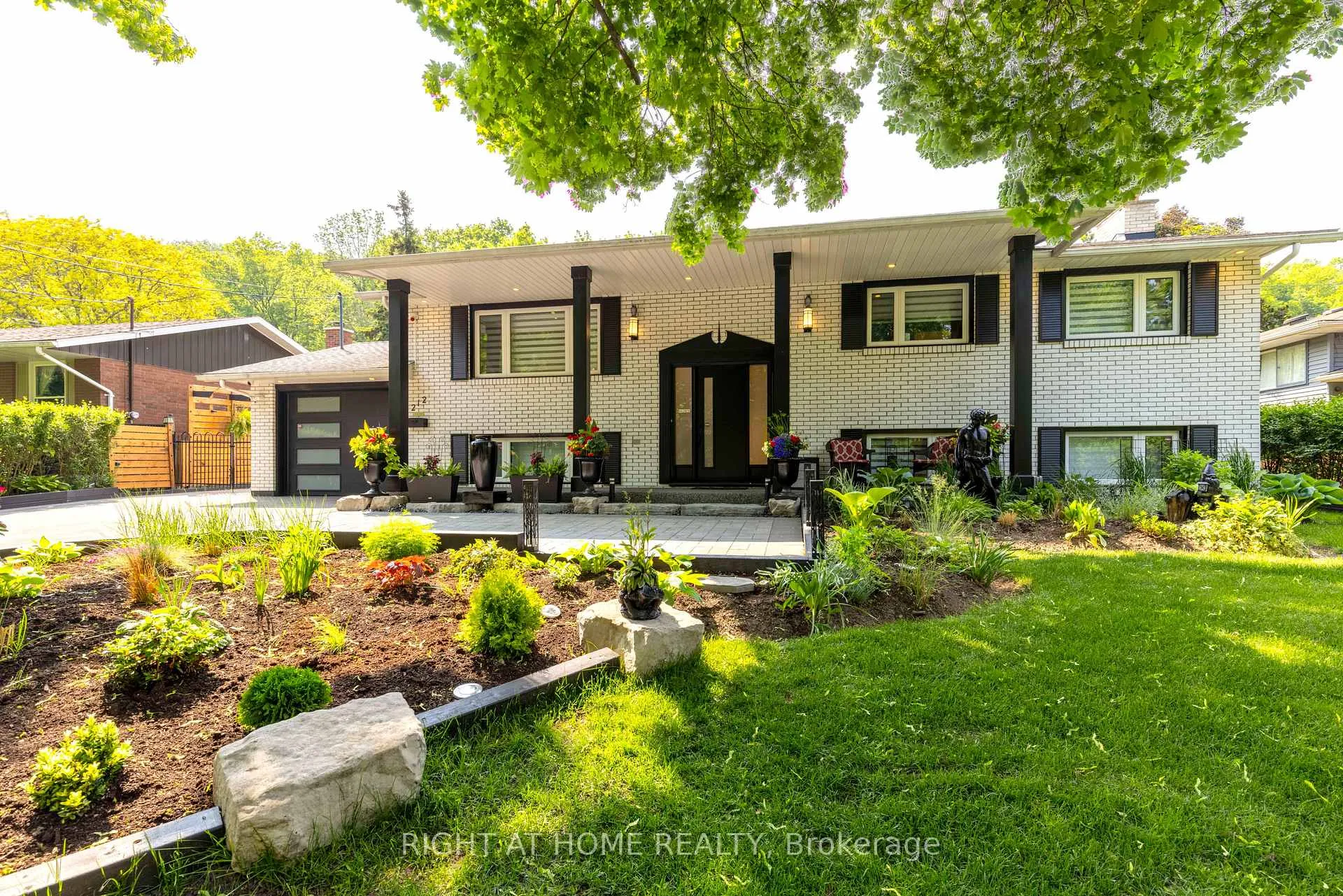Photo 2 of 212 Lockhart Drive, St. Catharines, Glendale/Glenridge — HOMEH