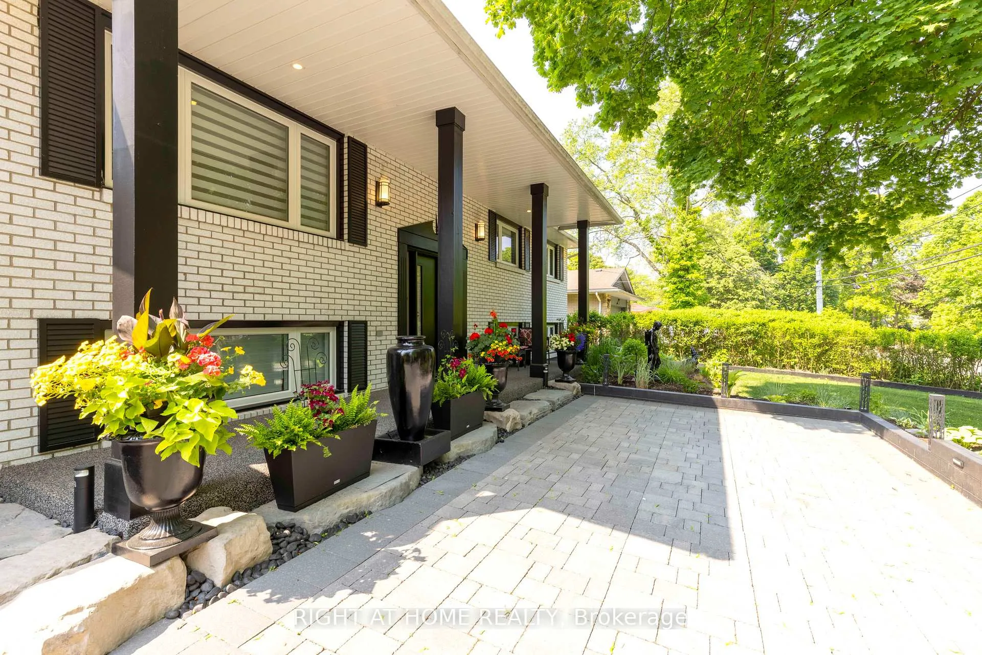 Photo 3 of 212 Lockhart Drive, St. Catharines, Glendale/Glenridge — HOMEH