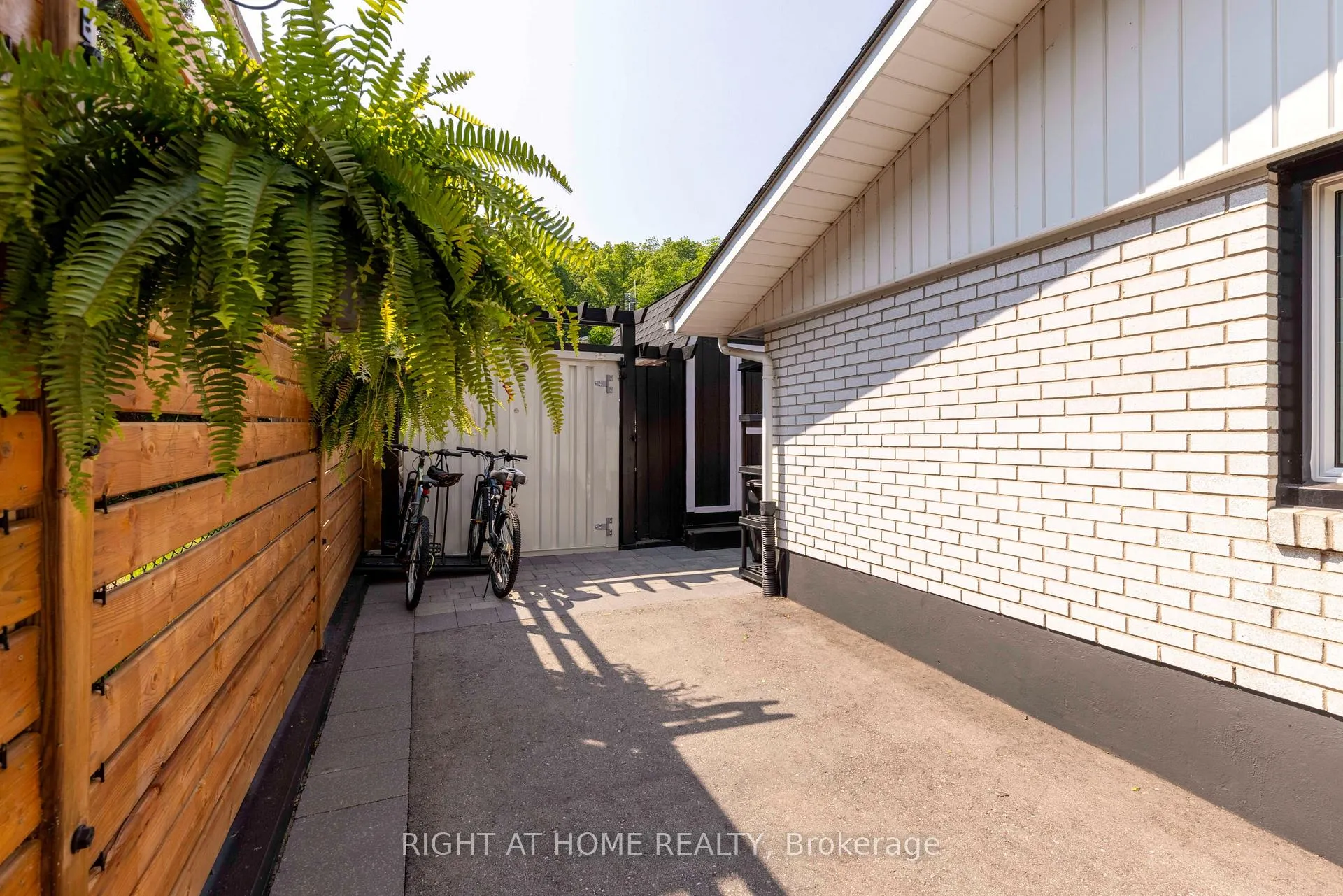 Photo 25 of 212 Lockhart Drive, St. Catharines, Glendale/Glenridge — HOMEH