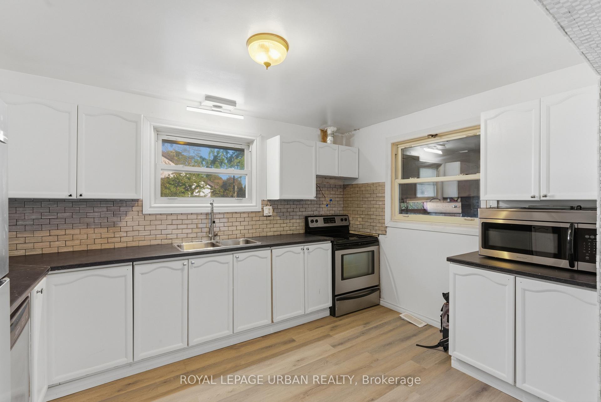 Photo 4 of 34 Gale Crescent, St. Catharines, E. Chester — HOMEH