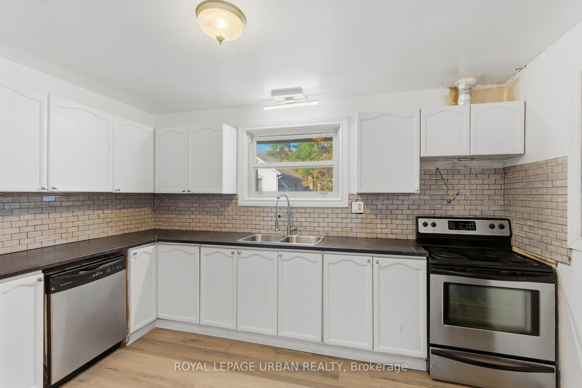 Photo 5 of 34 Gale Crescent, St. Catharines, E. Chester — HOMEH