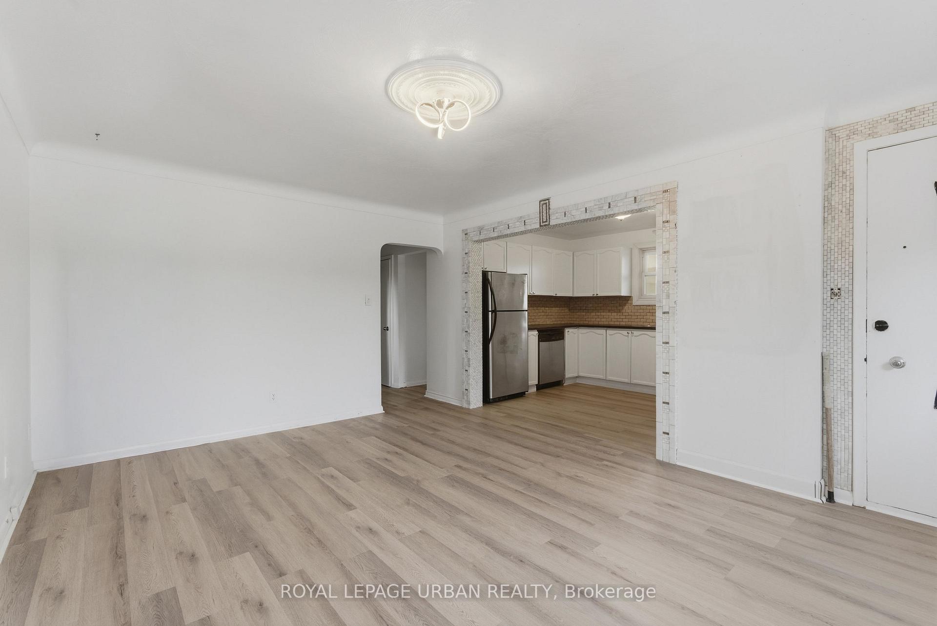 Photo 6 of 34 Gale Crescent, St. Catharines, E. Chester — HOMEH