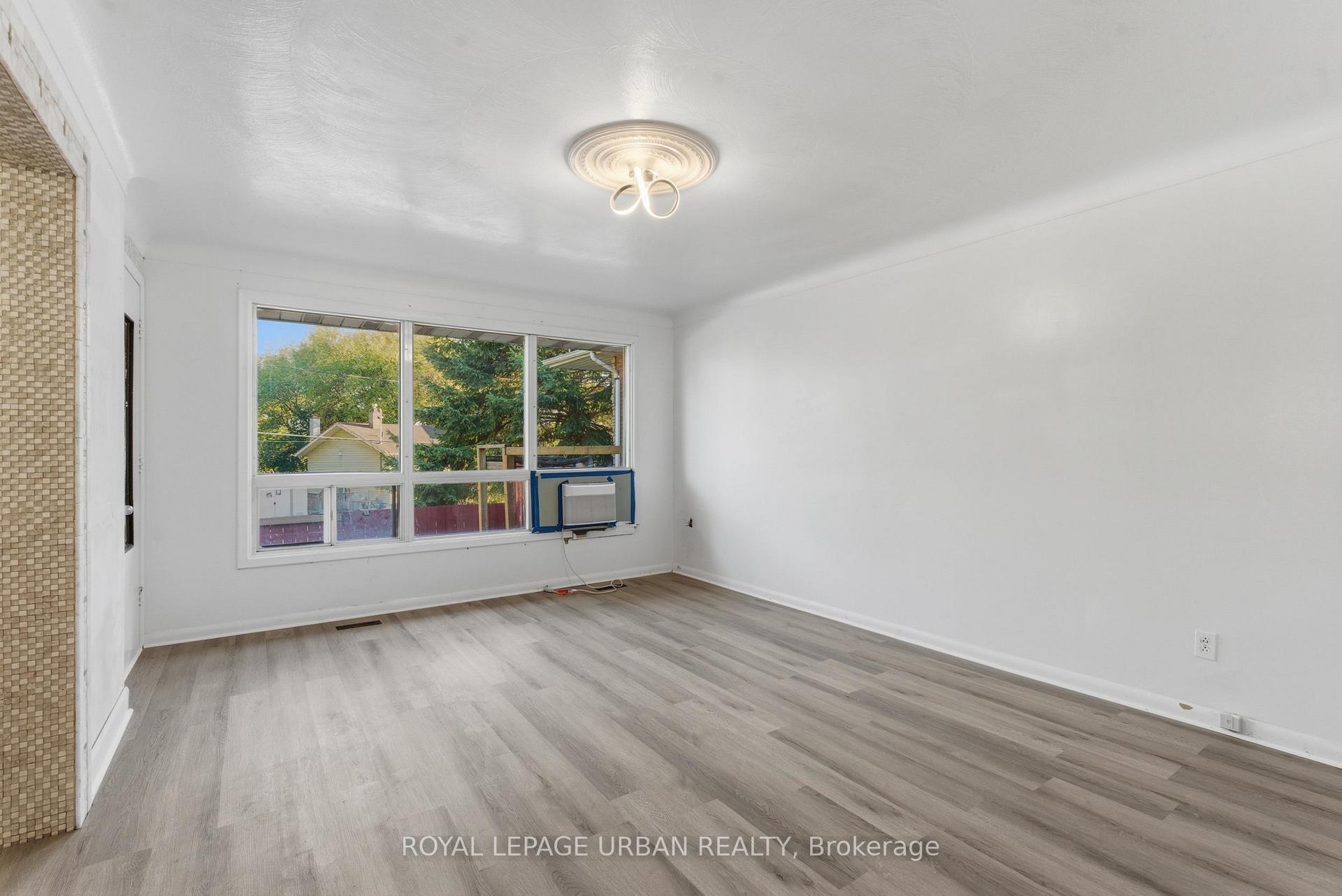 Photo 7 of 34 Gale Crescent, St. Catharines, E. Chester — HOMEH