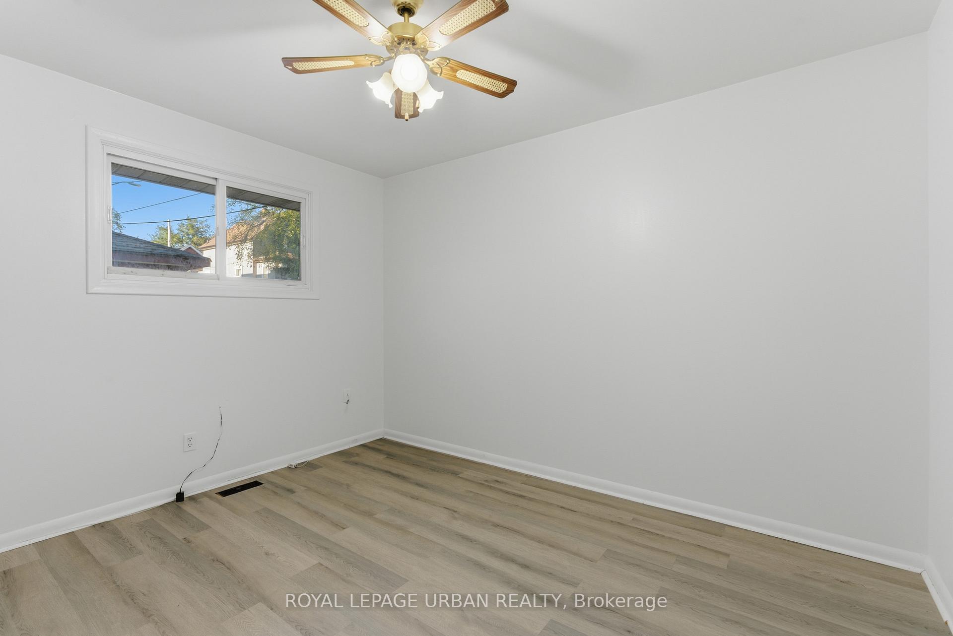 Photo 13 of 34 Gale Crescent, St. Catharines, E. Chester — HOMEH