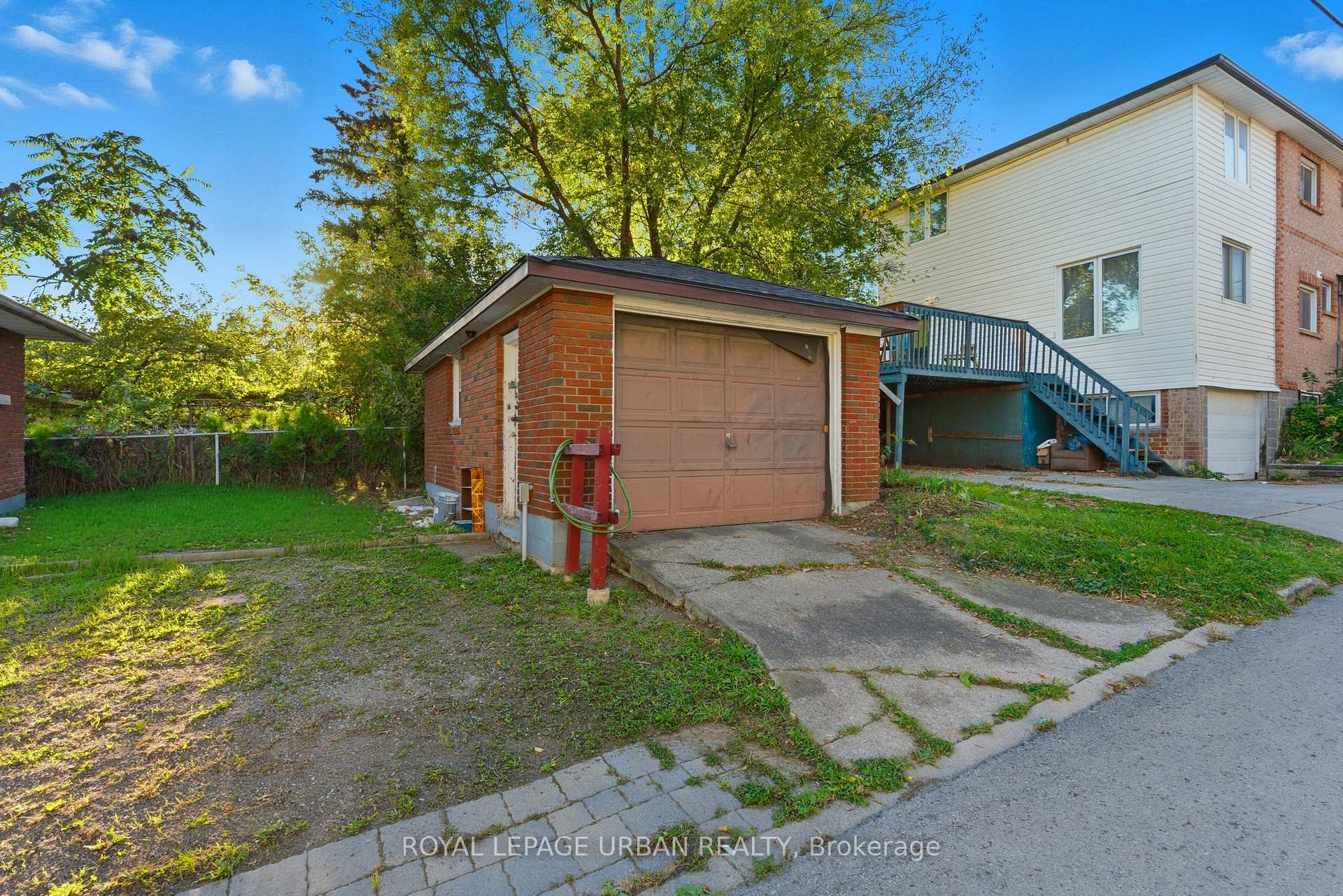 Photo 36 of 34 Gale Crescent, St. Catharines, E. Chester — HOMEH