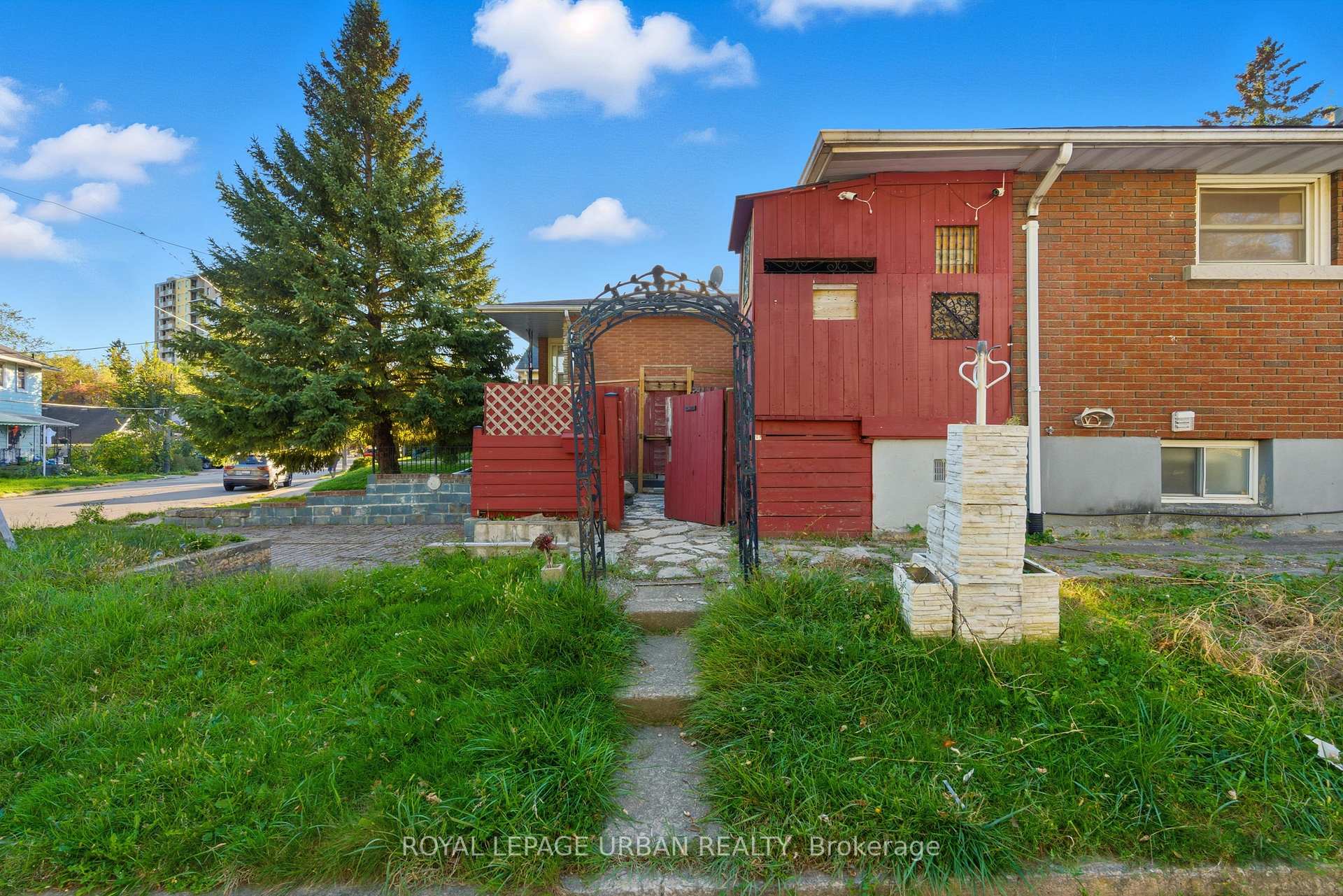 Photo 37 of 34 Gale Crescent, St. Catharines, E. Chester — HOMEH