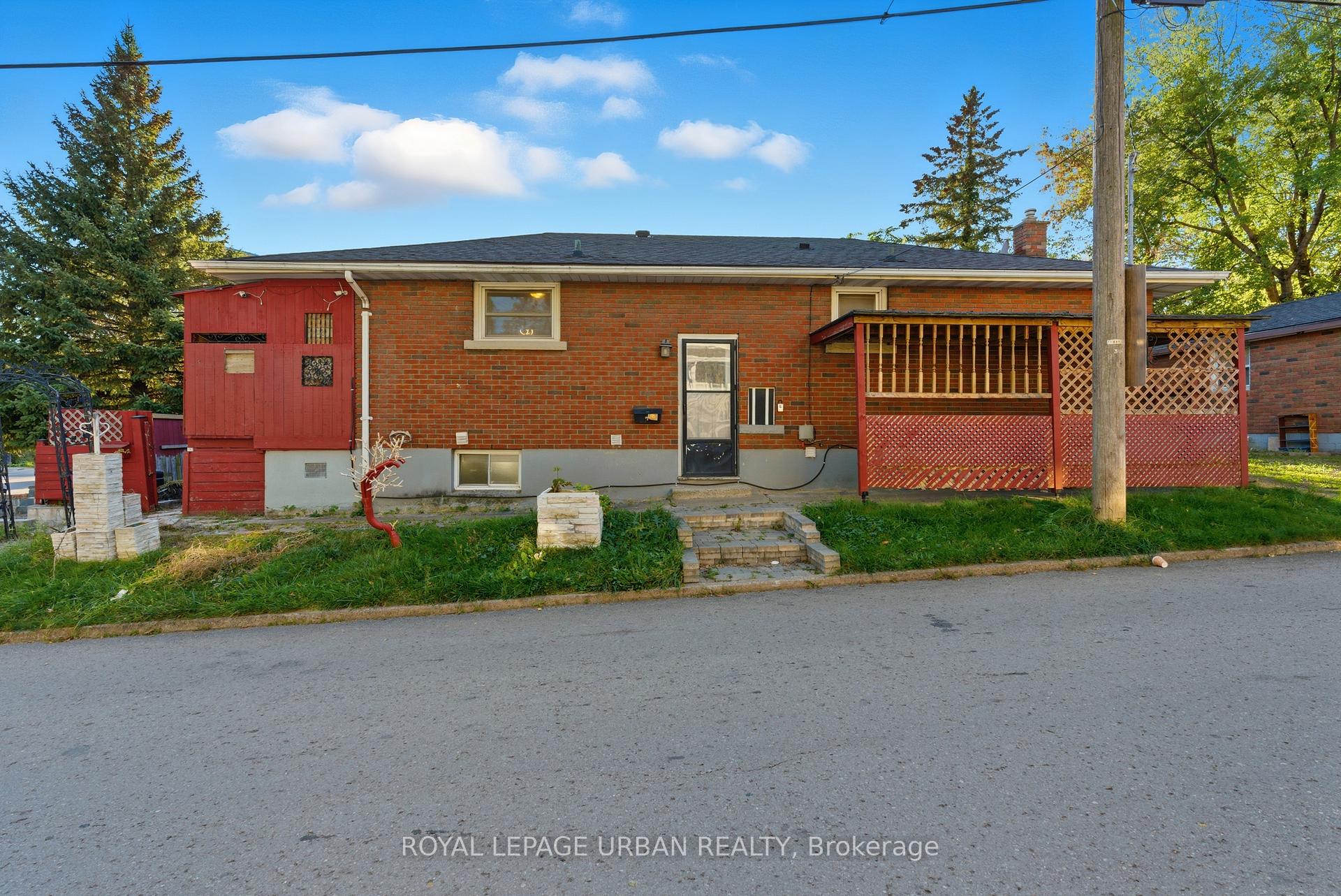 Photo 40 of 34 Gale Crescent, St. Catharines, E. Chester — HOMEH