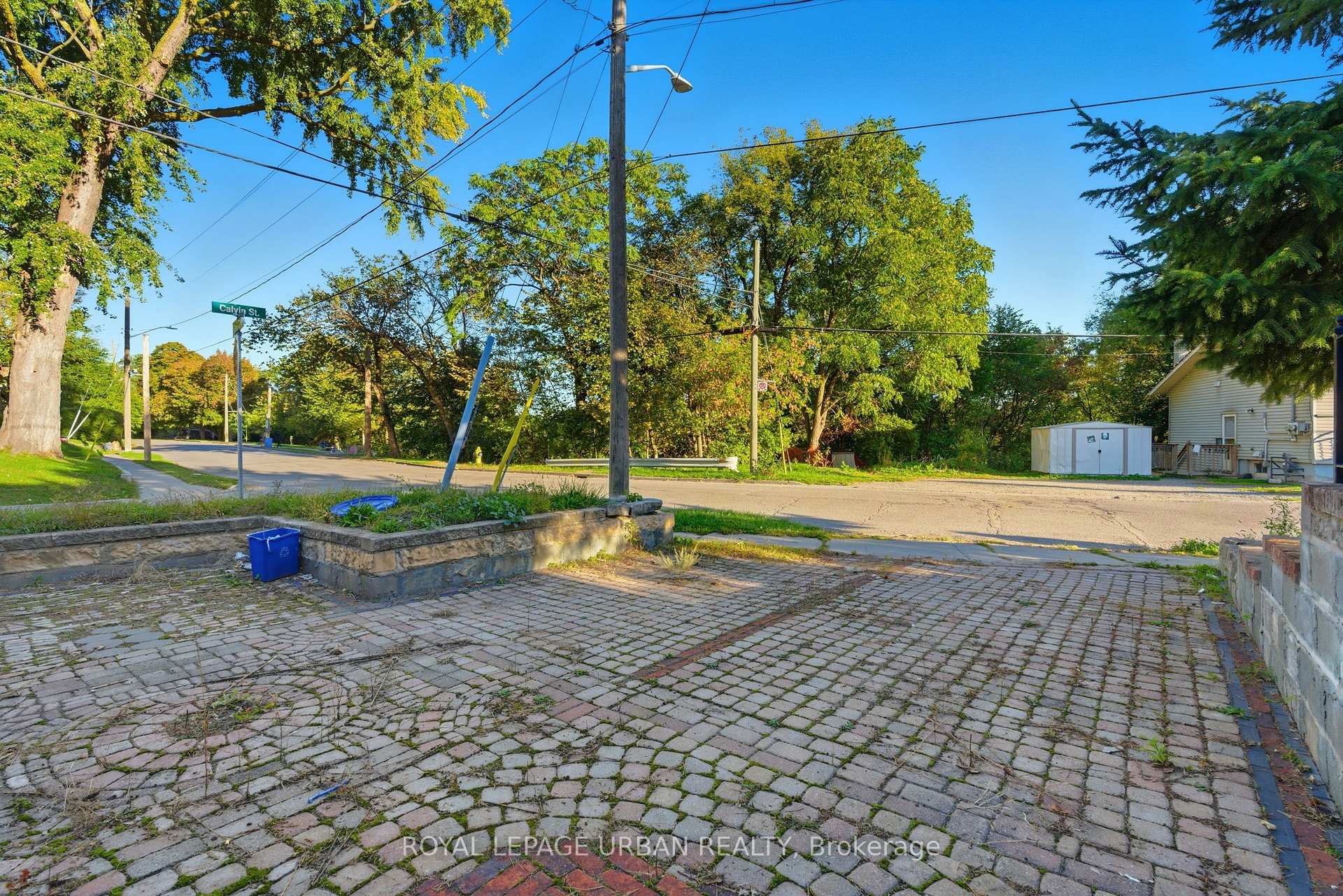 Photo 42 of 34 Gale Crescent, St. Catharines, E. Chester — HOMEH