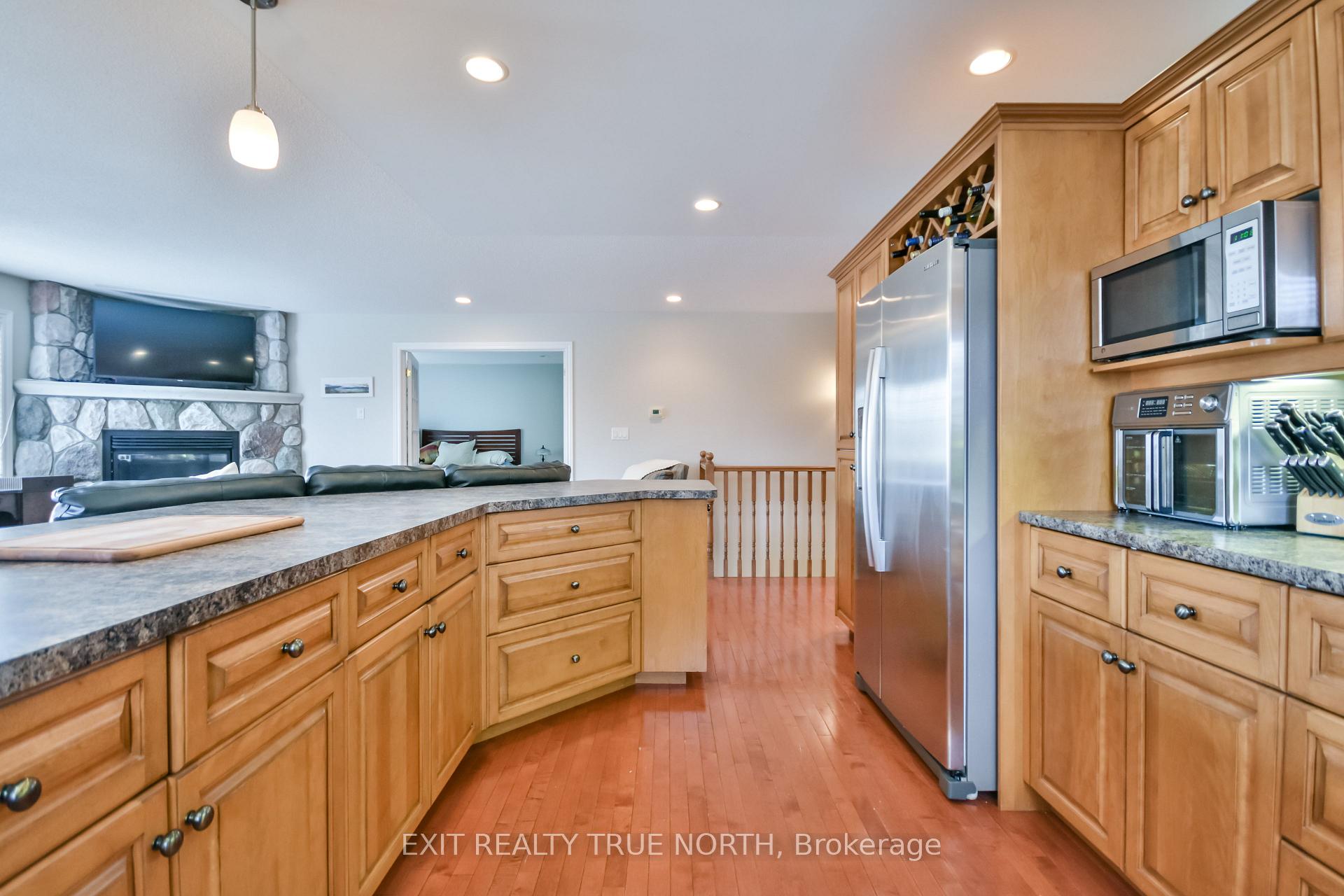 Photo 6 of 44 Graham Street, Springwater, Elmvale — HOMEH