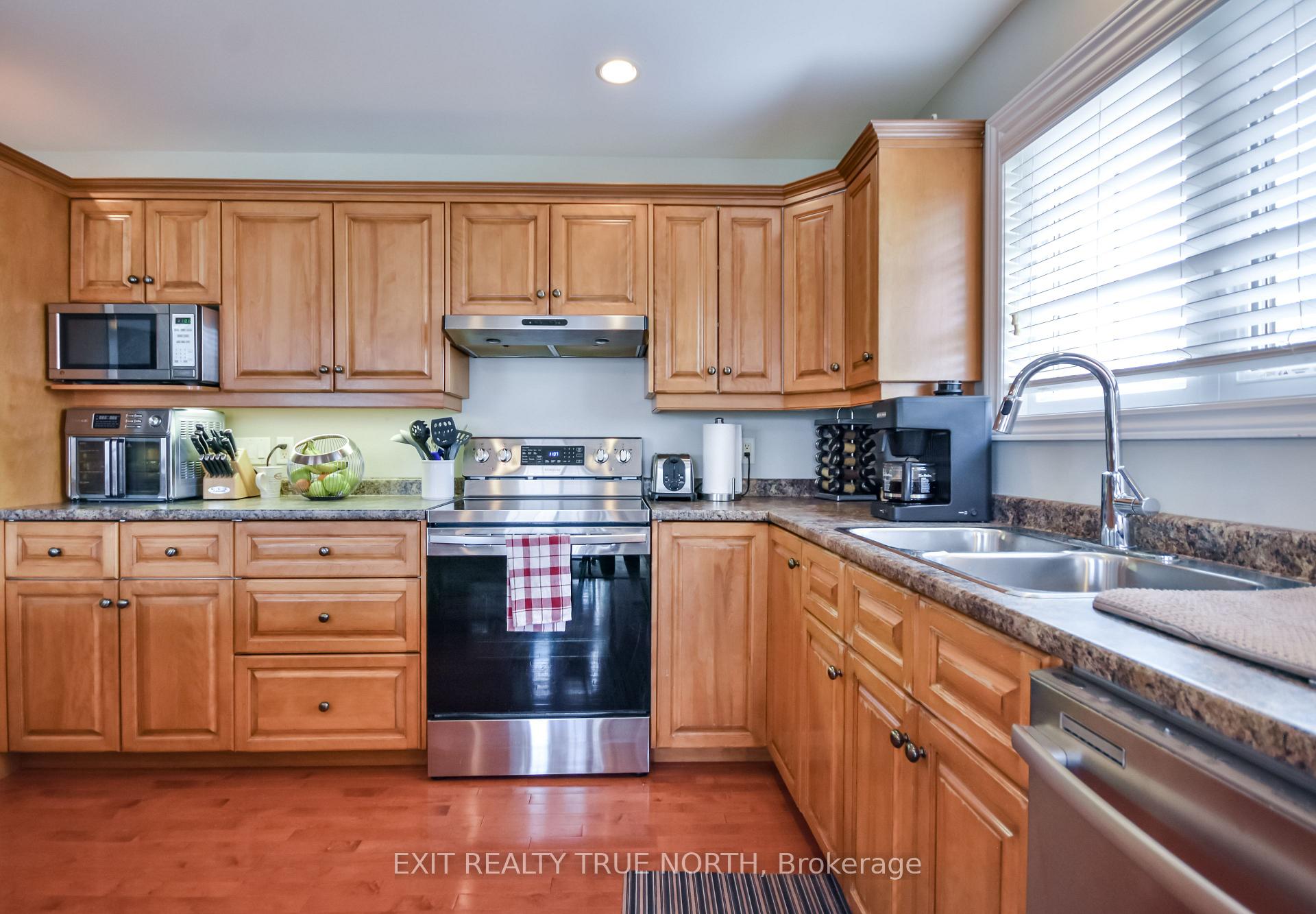 Photo 8 of 44 Graham Street, Springwater, Elmvale — HOMEH
