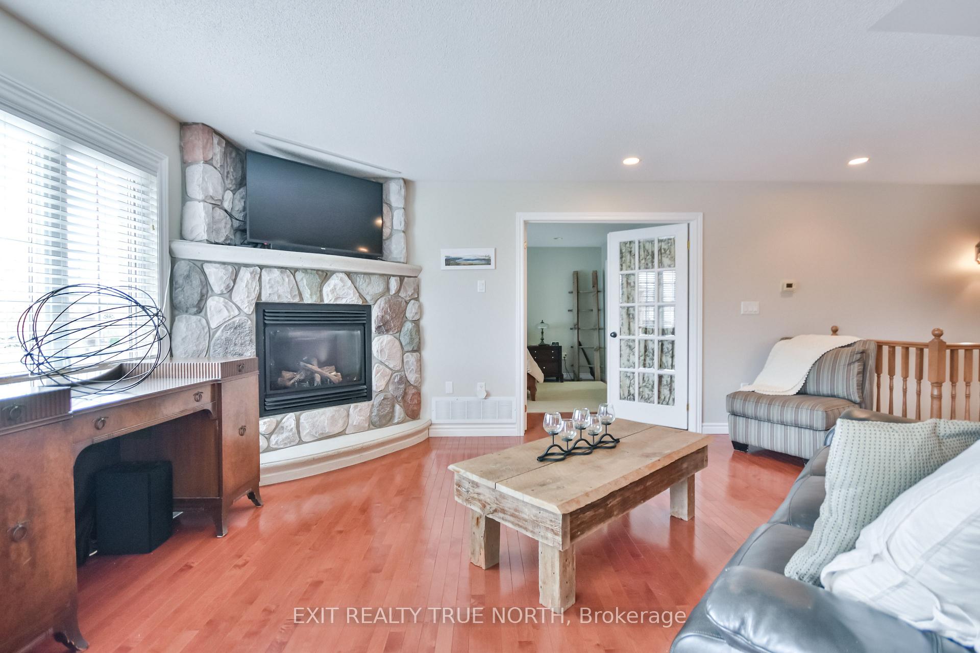 Photo 10 of 44 Graham Street, Springwater, Elmvale — HOMEH