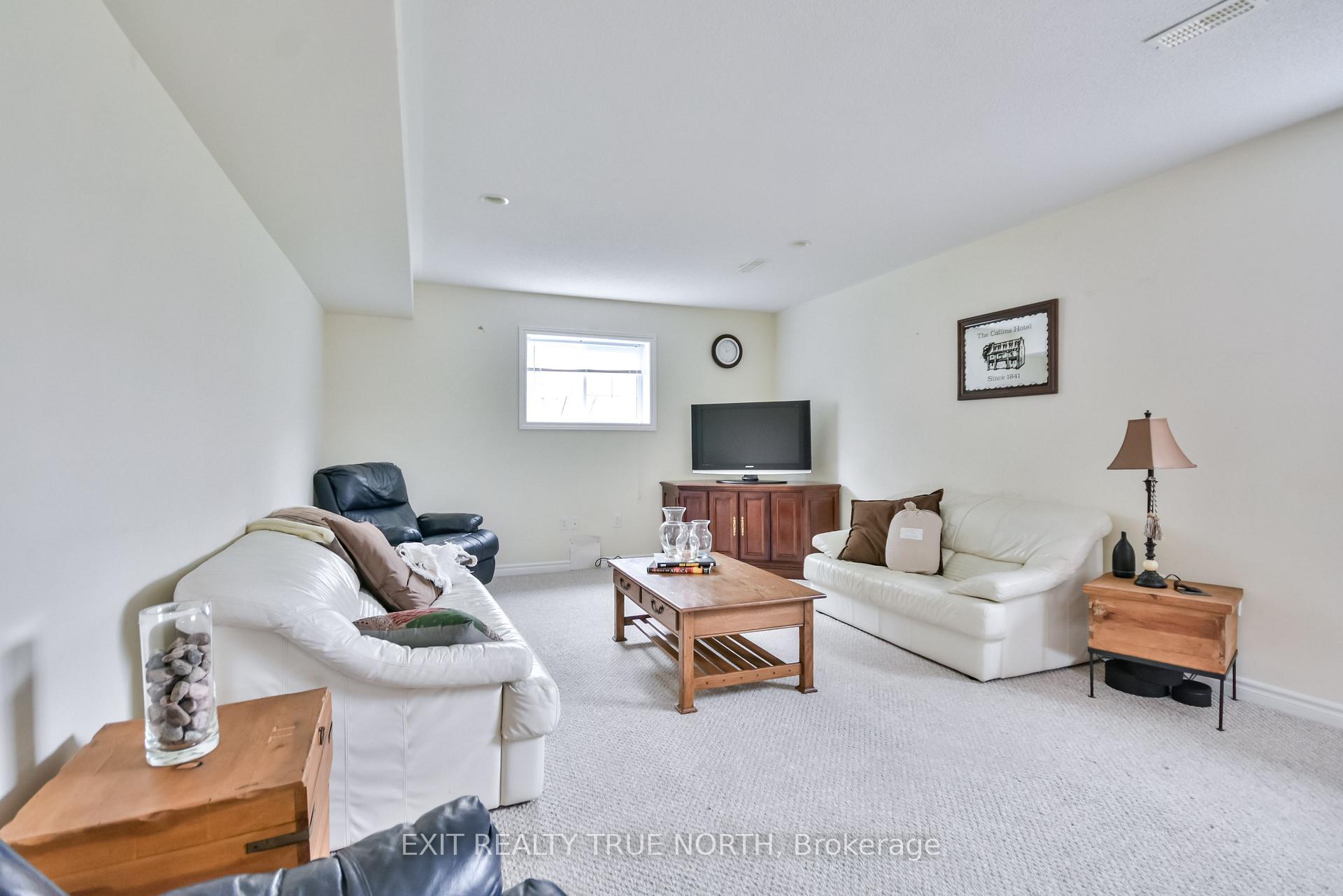 Photo 24 of 44 Graham Street, Springwater, Elmvale — HOMEH