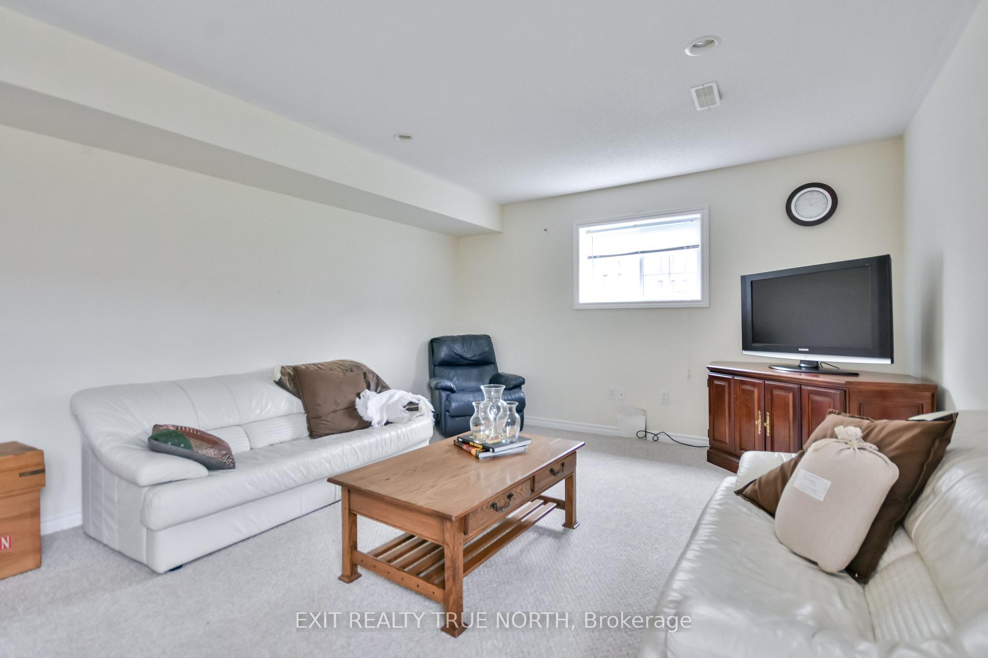 Photo 25 of 44 Graham Street, Springwater, Elmvale — HOMEH