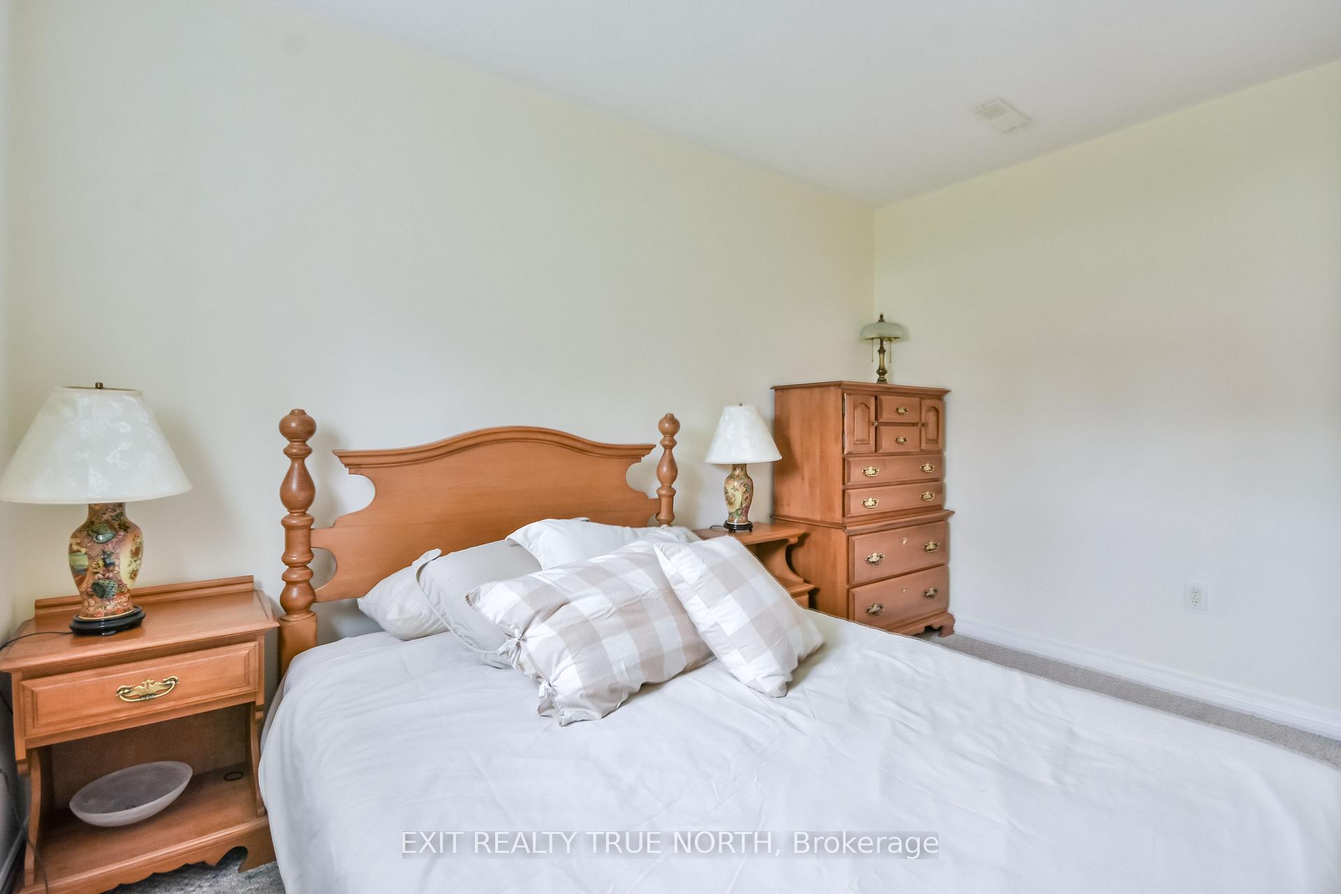 Photo 35 of 44 Graham Street, Springwater, Elmvale — HOMEH