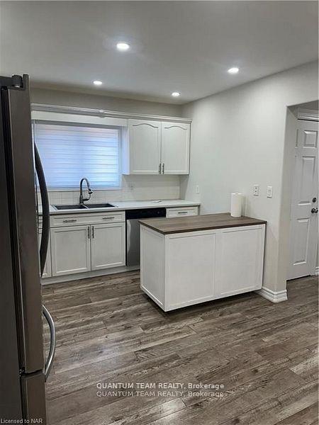 Photo 6 of Unit Upper Level, 4 C Dixie Road, St. Catharines, Fairview — HOMEH