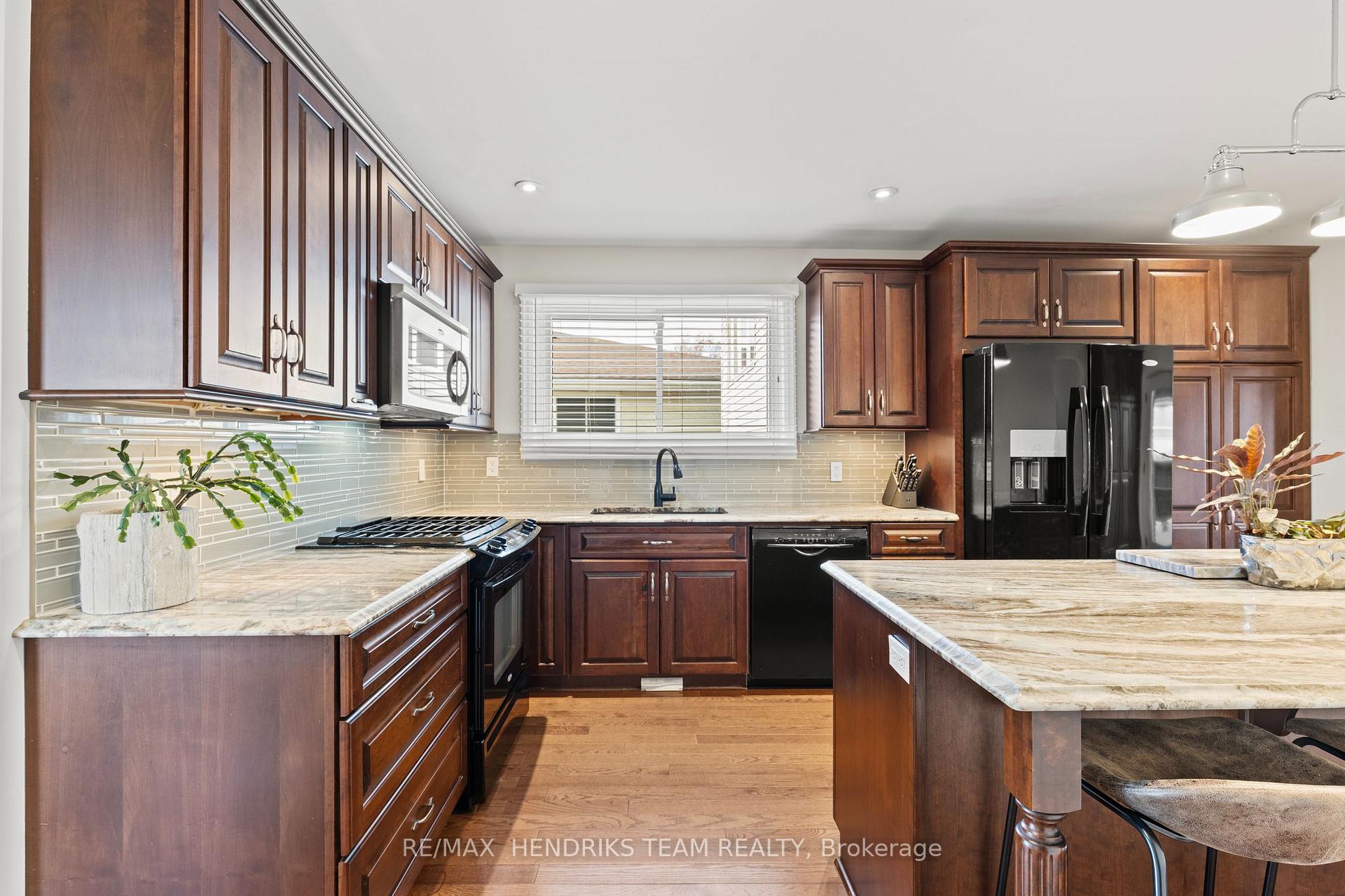 Photo 10 of 168 Rykert Street, St. Catharines, Rykert/Vansickle — HOMEH