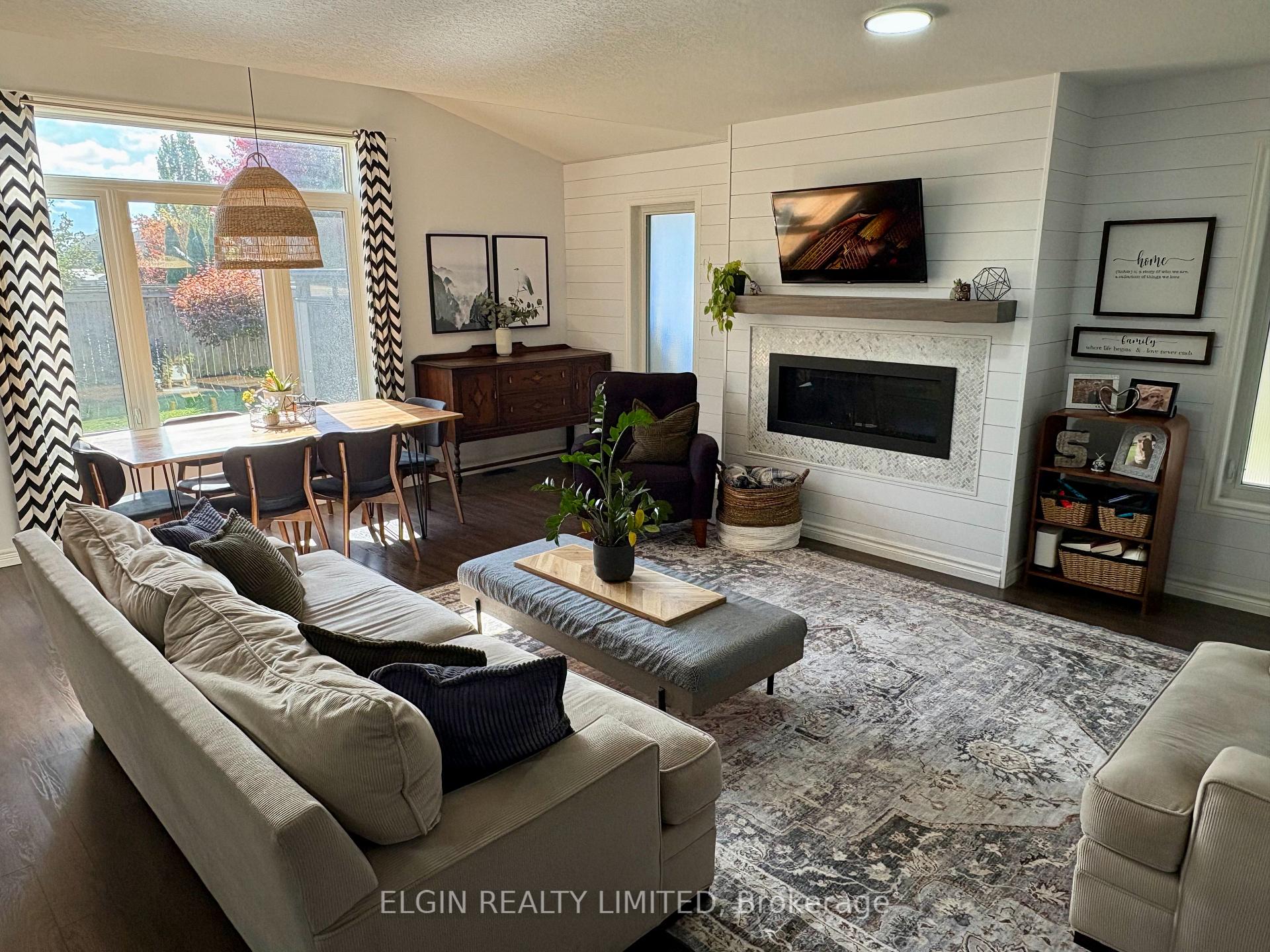 Photo 5 of 10 Ambleside Drive, St. Thomas — HOMEH