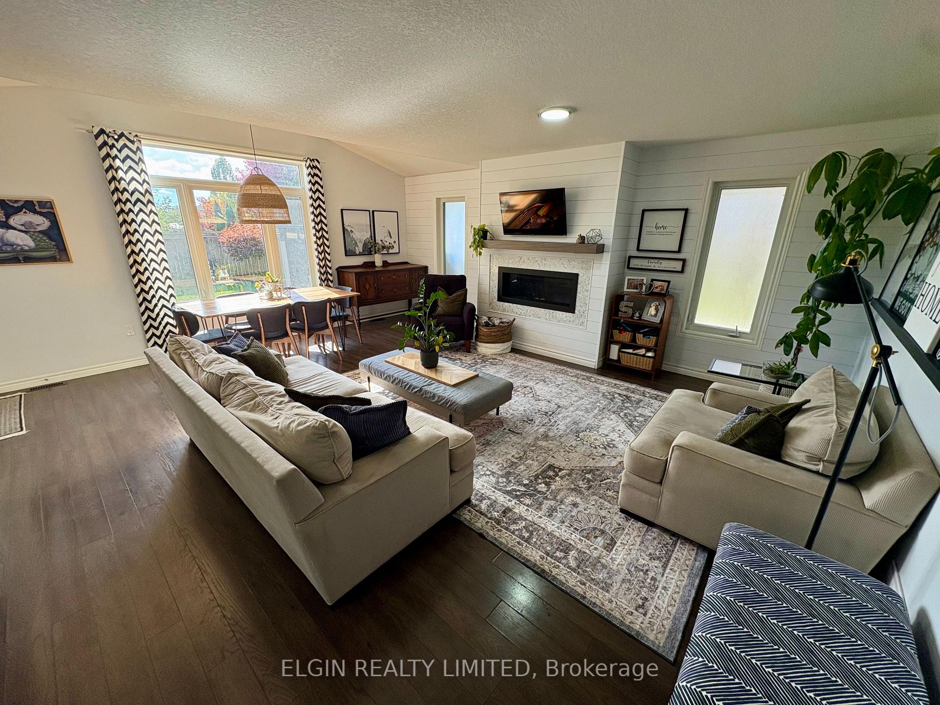 Photo 6 of 10 Ambleside Drive, St. Thomas — HOMEH