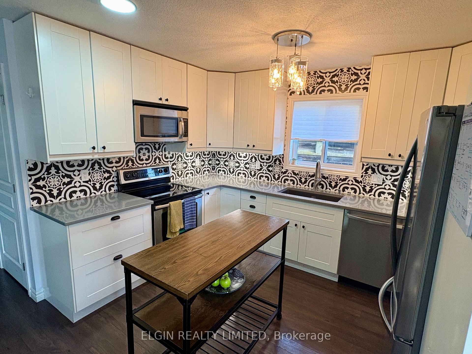 Photo 7 of 10 Ambleside Drive, St. Thomas — HOMEH