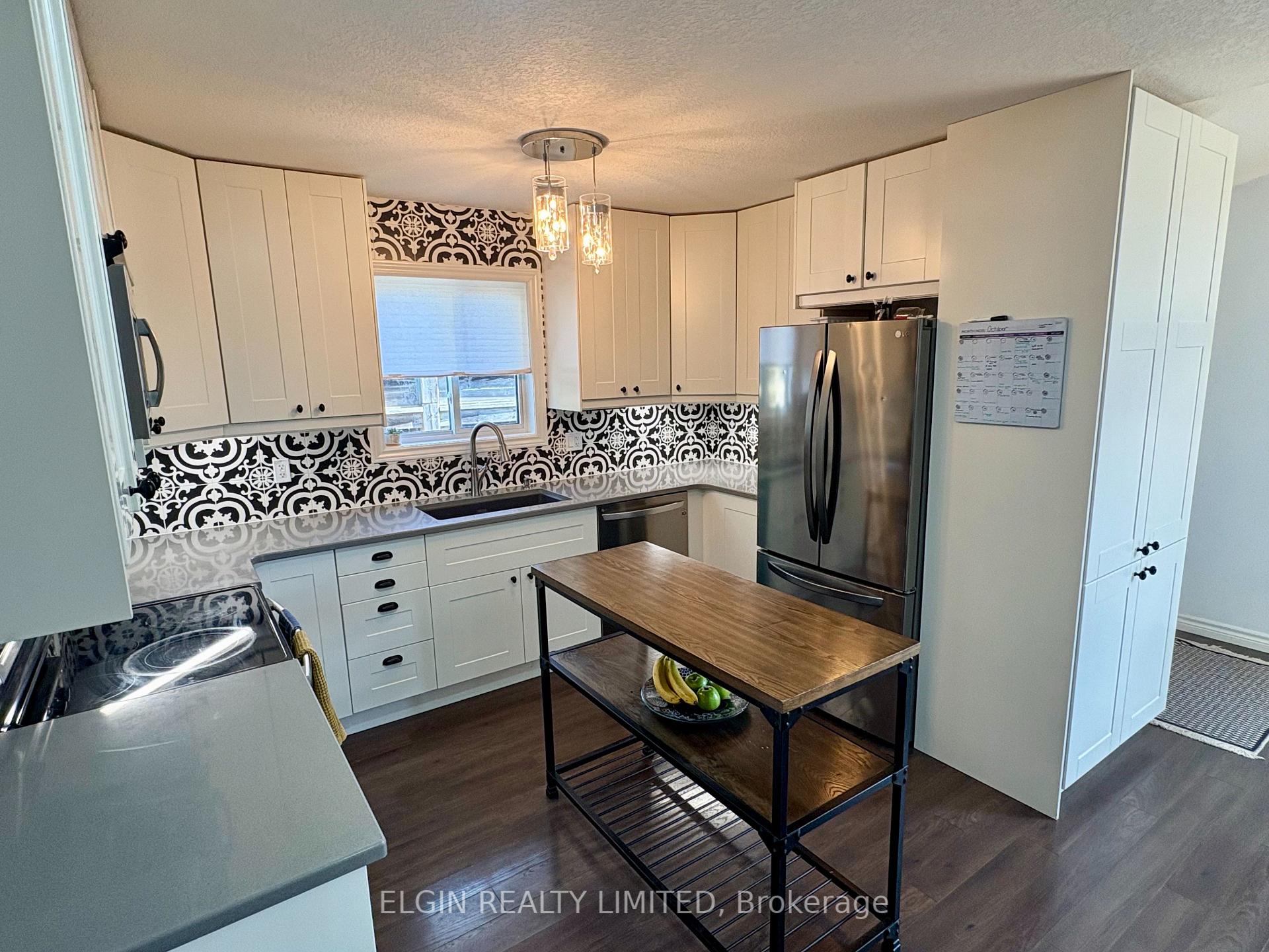 Photo 9 of 10 Ambleside Drive, St. Thomas — HOMEH