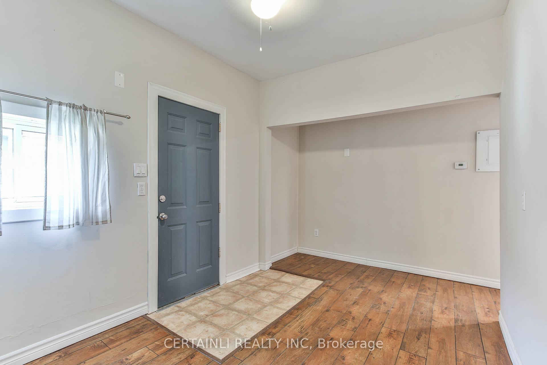 Photo 5 of 54 Elizabeth Street, St. Thomas — HOMEH