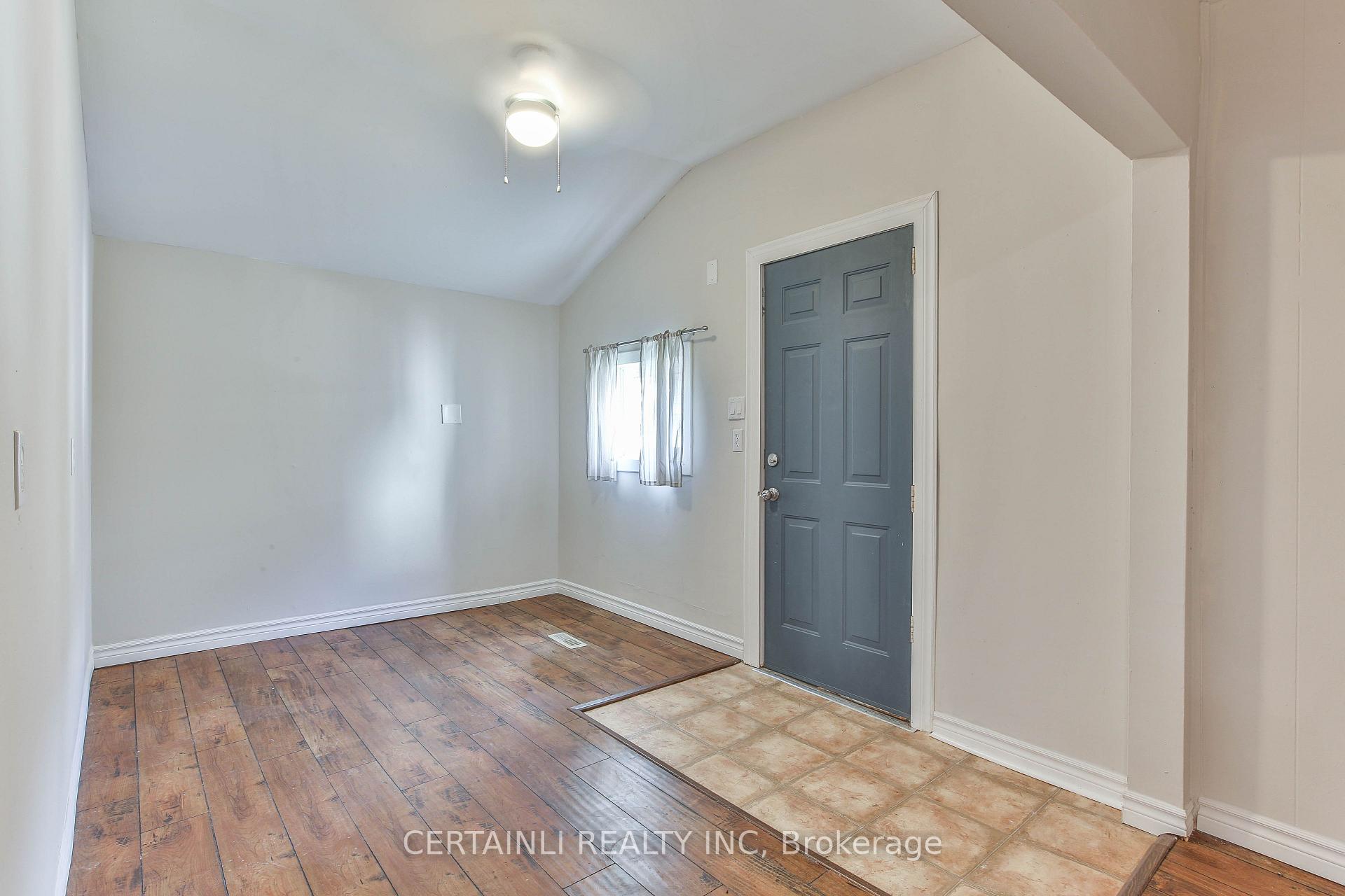 Photo 6 of 54 Elizabeth Street, St. Thomas — HOMEH