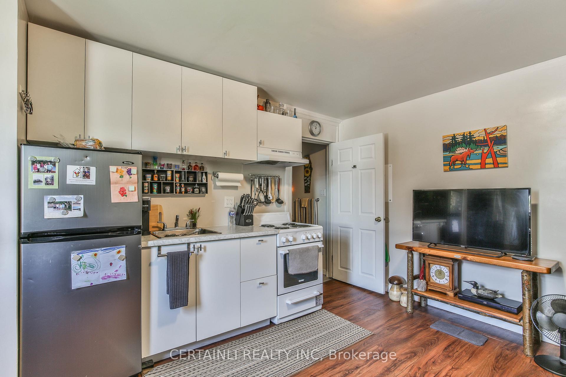 Photo 15 of 54 Elizabeth Street, St. Thomas — HOMEH