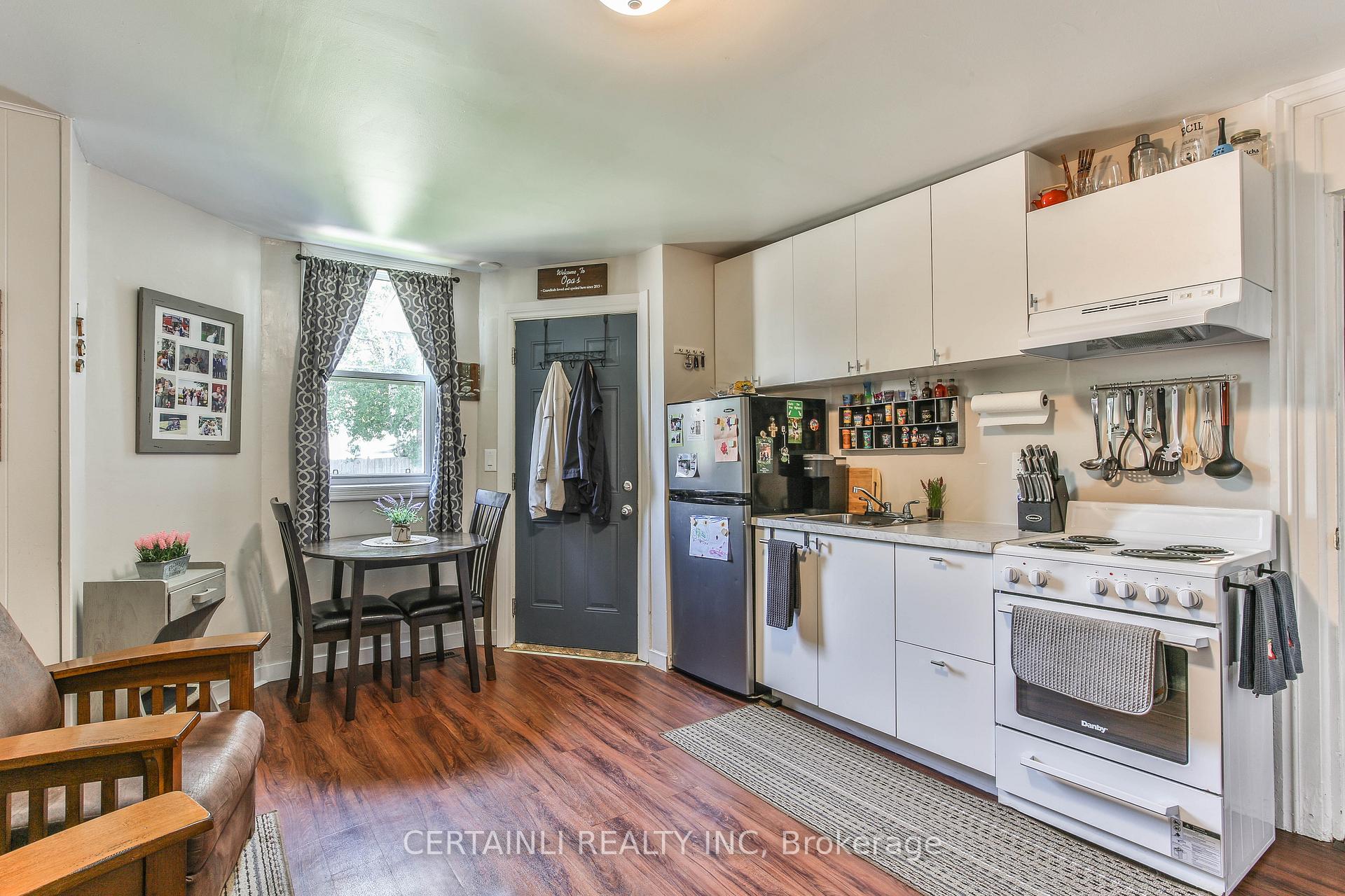 Photo 16 of 54 Elizabeth Street, St. Thomas — HOMEH