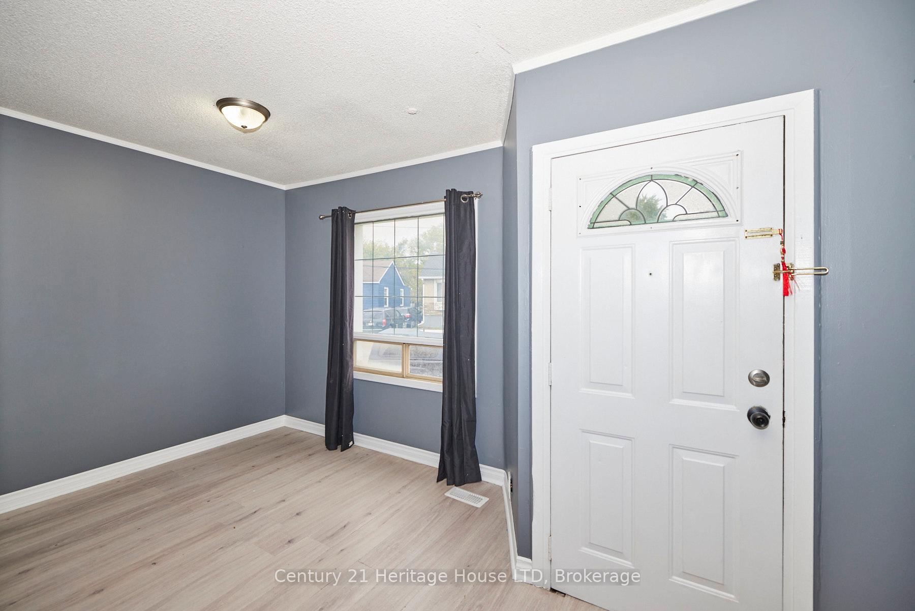 Photo 5 of 407 Welland Avenue, St. Catharines, Facer — HOMEH