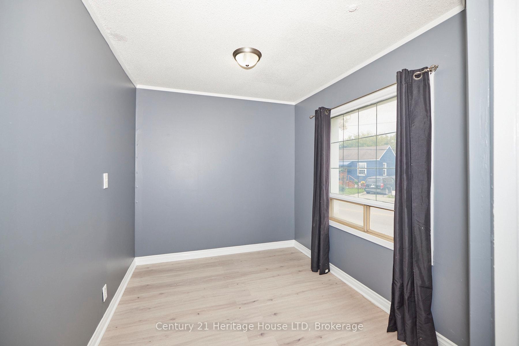 Photo 6 of 407 Welland Avenue, St. Catharines, Facer — HOMEH