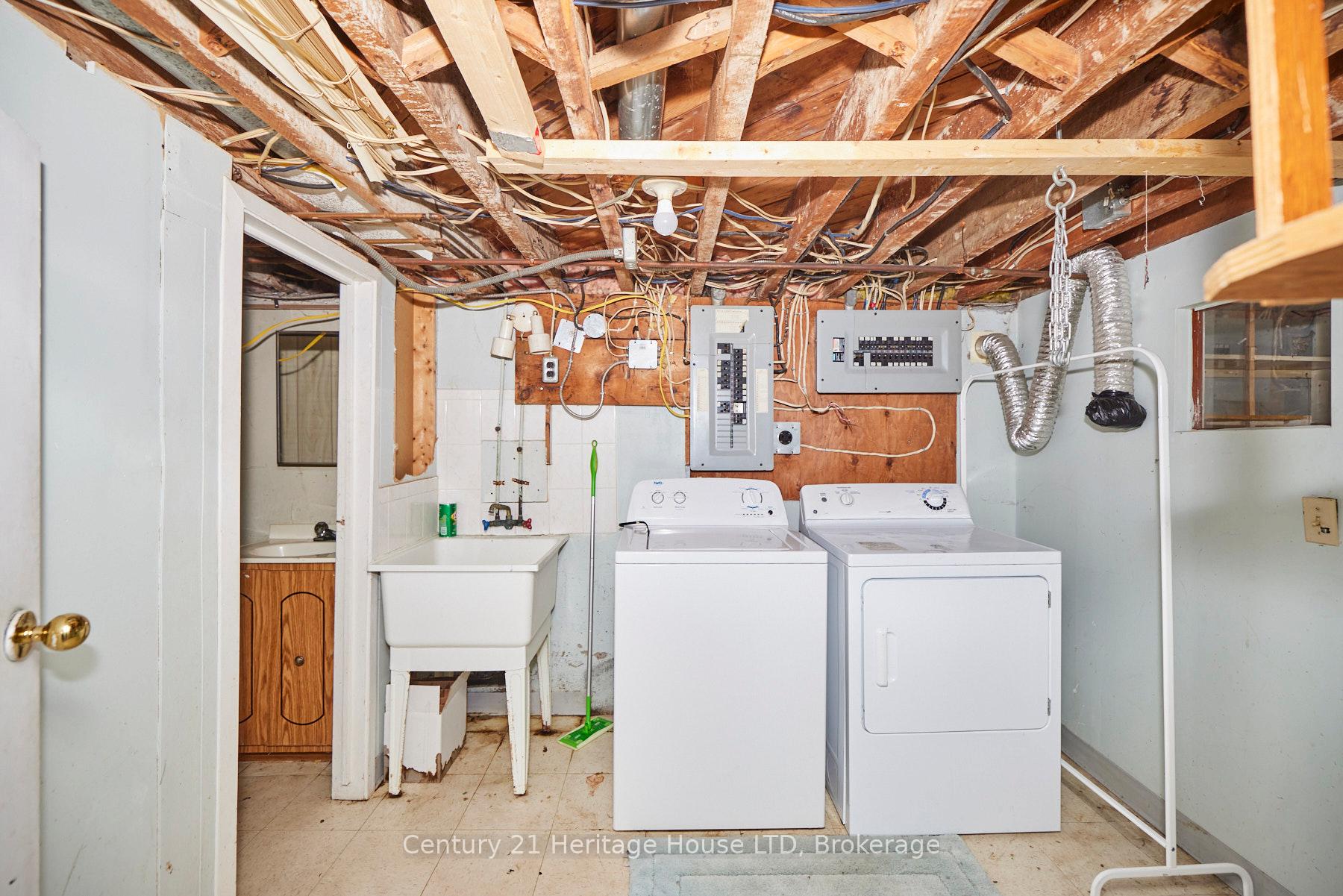 Photo 13 of 407 Welland Avenue, St. Catharines, Facer — HOMEH