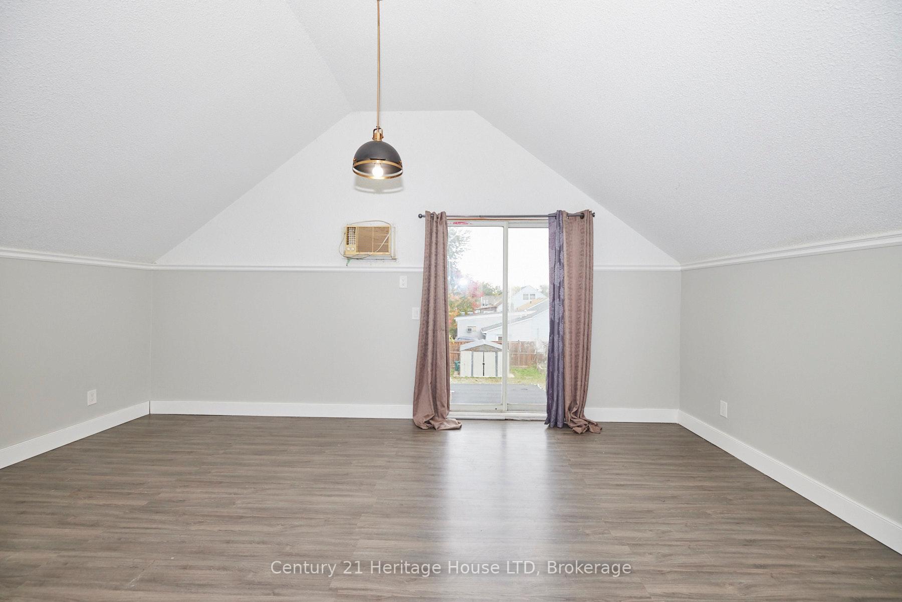 Photo 21 of 407 Welland Avenue, St. Catharines, Facer — HOMEH